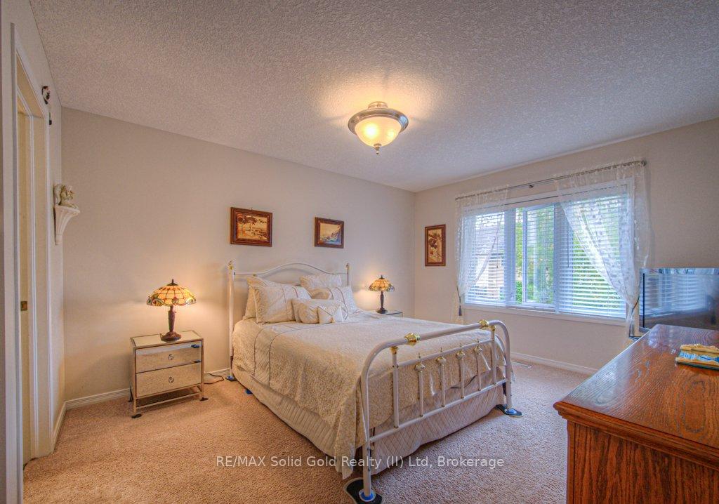 Photo 16 of 970 Zeller Crescent N, Kitchener — HOMEH