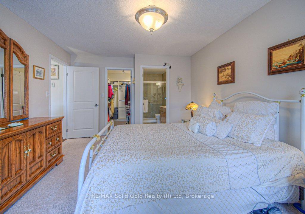 Photo 17 of 970 Zeller Crescent N, Kitchener — HOMEH
