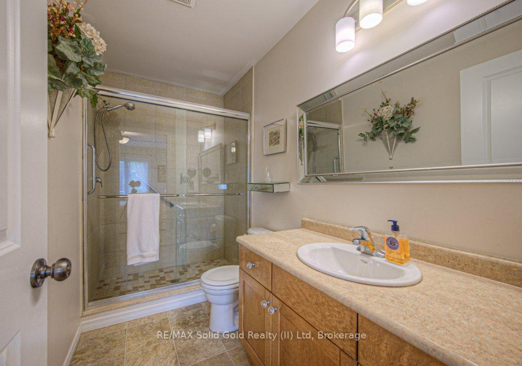 Photo 18 of 970 Zeller Crescent N, Kitchener — HOMEH