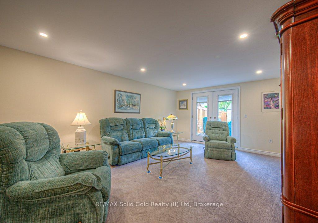 Photo 23 of 970 Zeller Crescent N, Kitchener — HOMEH