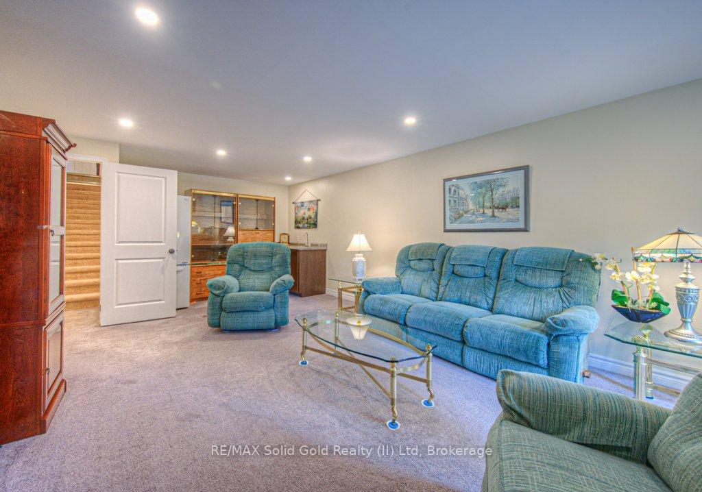 Photo 24 of 970 Zeller Crescent N, Kitchener — HOMEH