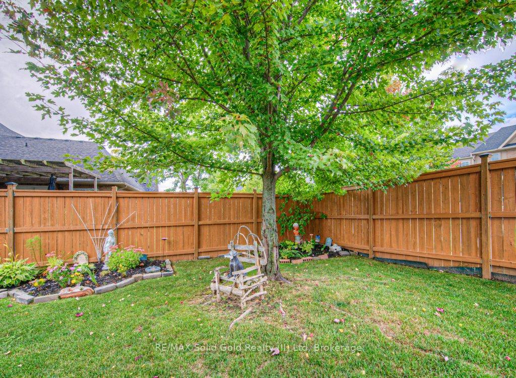 Photo 33 of 970 Zeller Crescent N, Kitchener — HOMEH