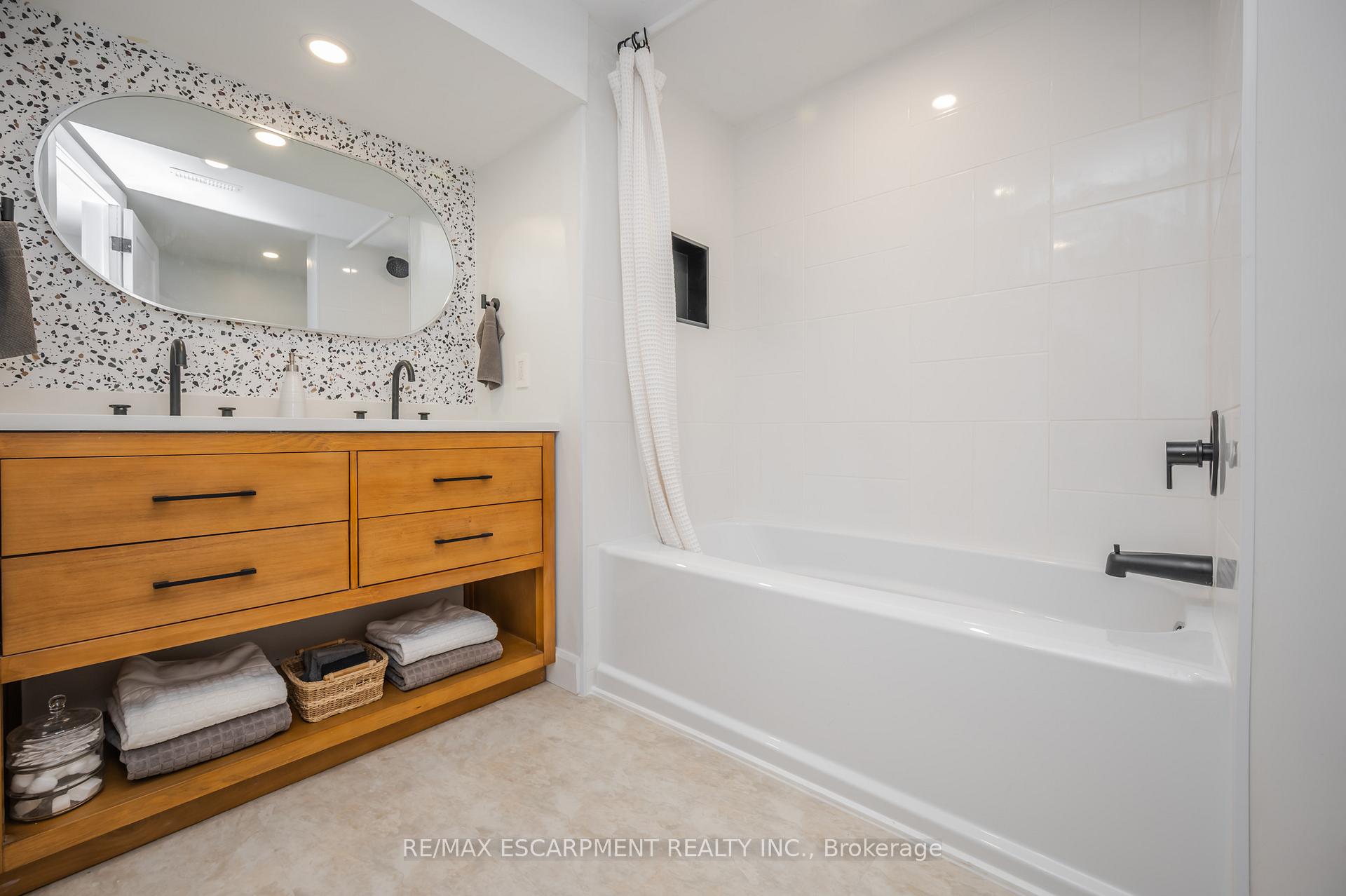 Photo 28 of 45 Glengrove Avenue, Hamilton, McQuesten — HOMEH