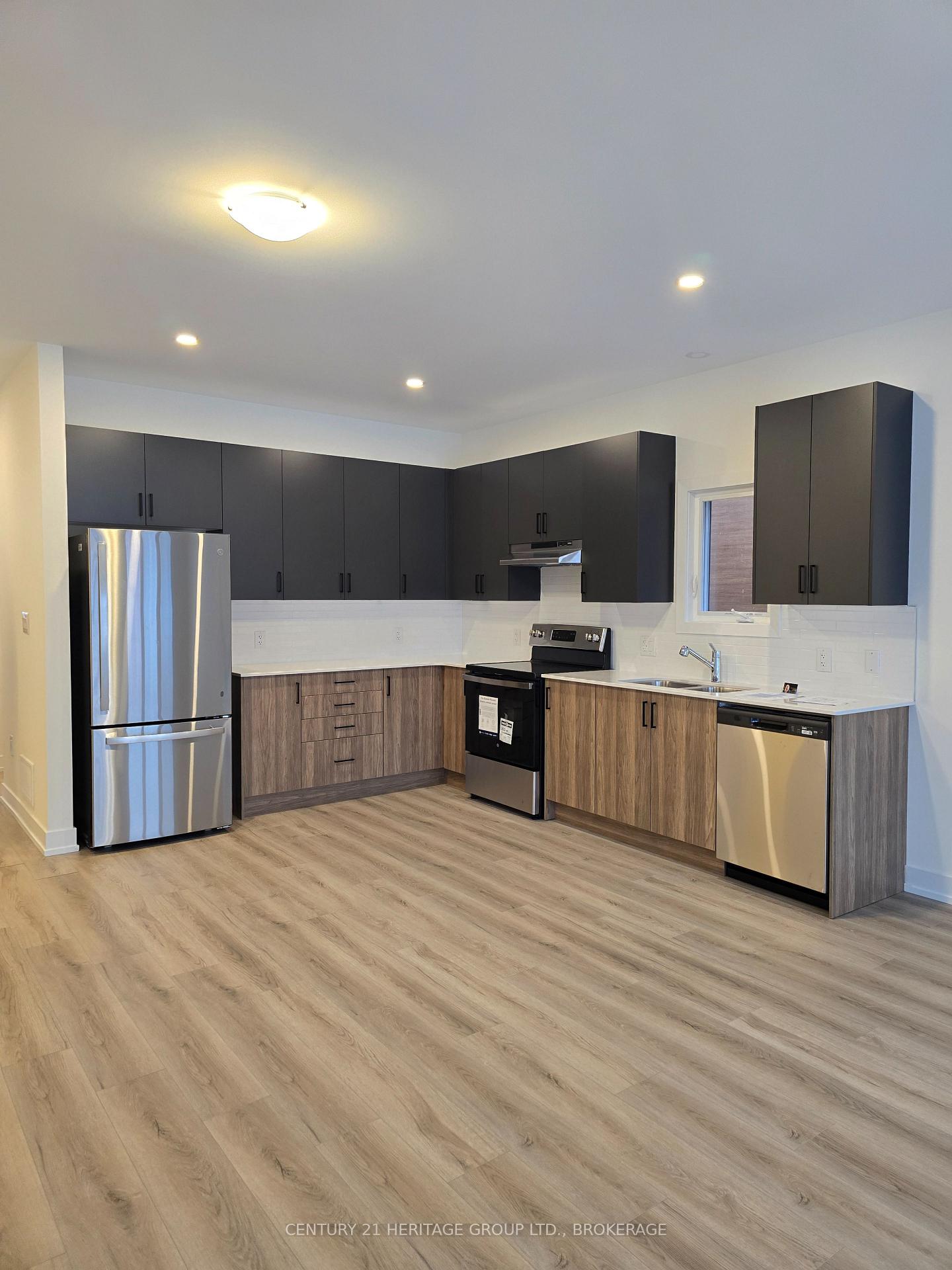 Photo 10 of 105 Creighton Drive, Loyalist, Lennox and Addington - South — HOMEH
