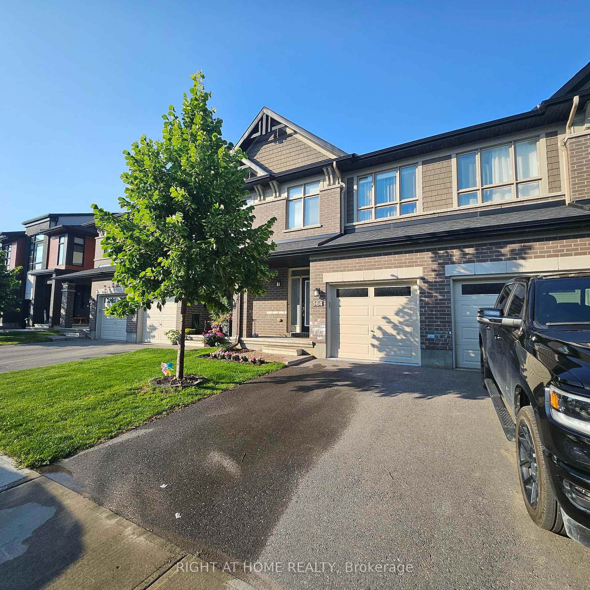 Photo 2 of 564 Triangle Street, Ottawa, Kanata - Emerald Meadows/Trailwest — HOMEH