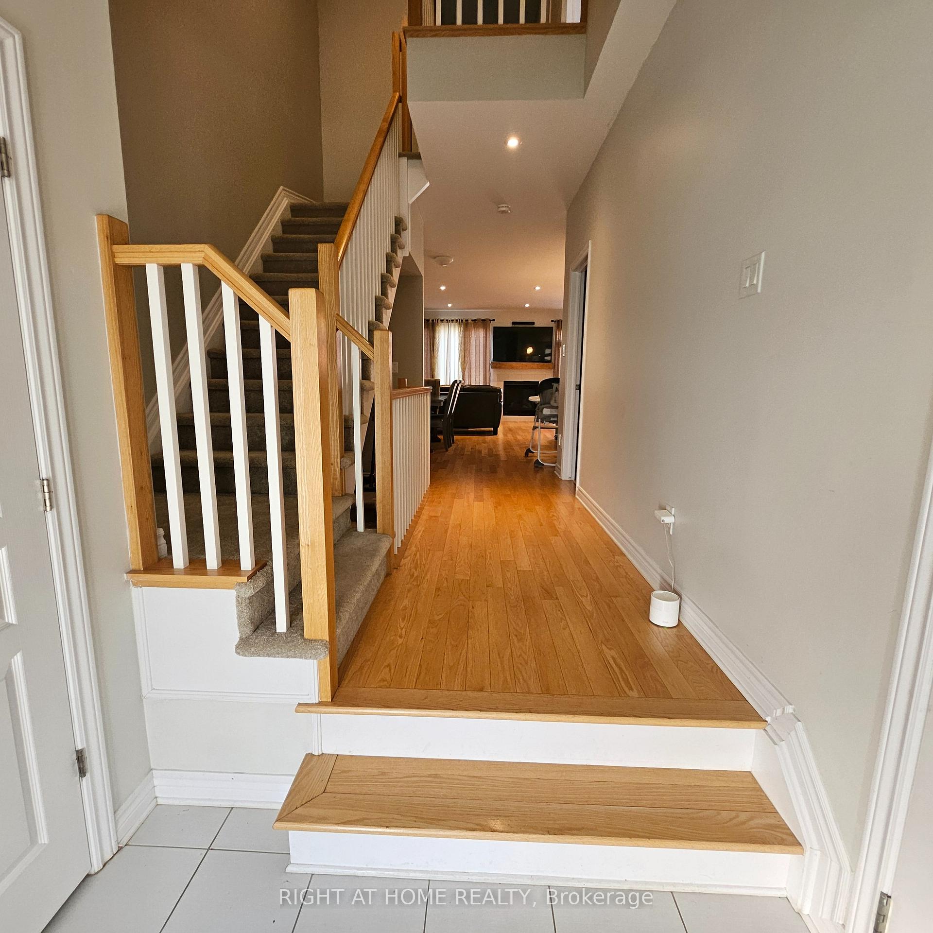 Photo 3 of 564 Triangle Street, Ottawa, Kanata - Emerald Meadows/Trailwest — HOMEH