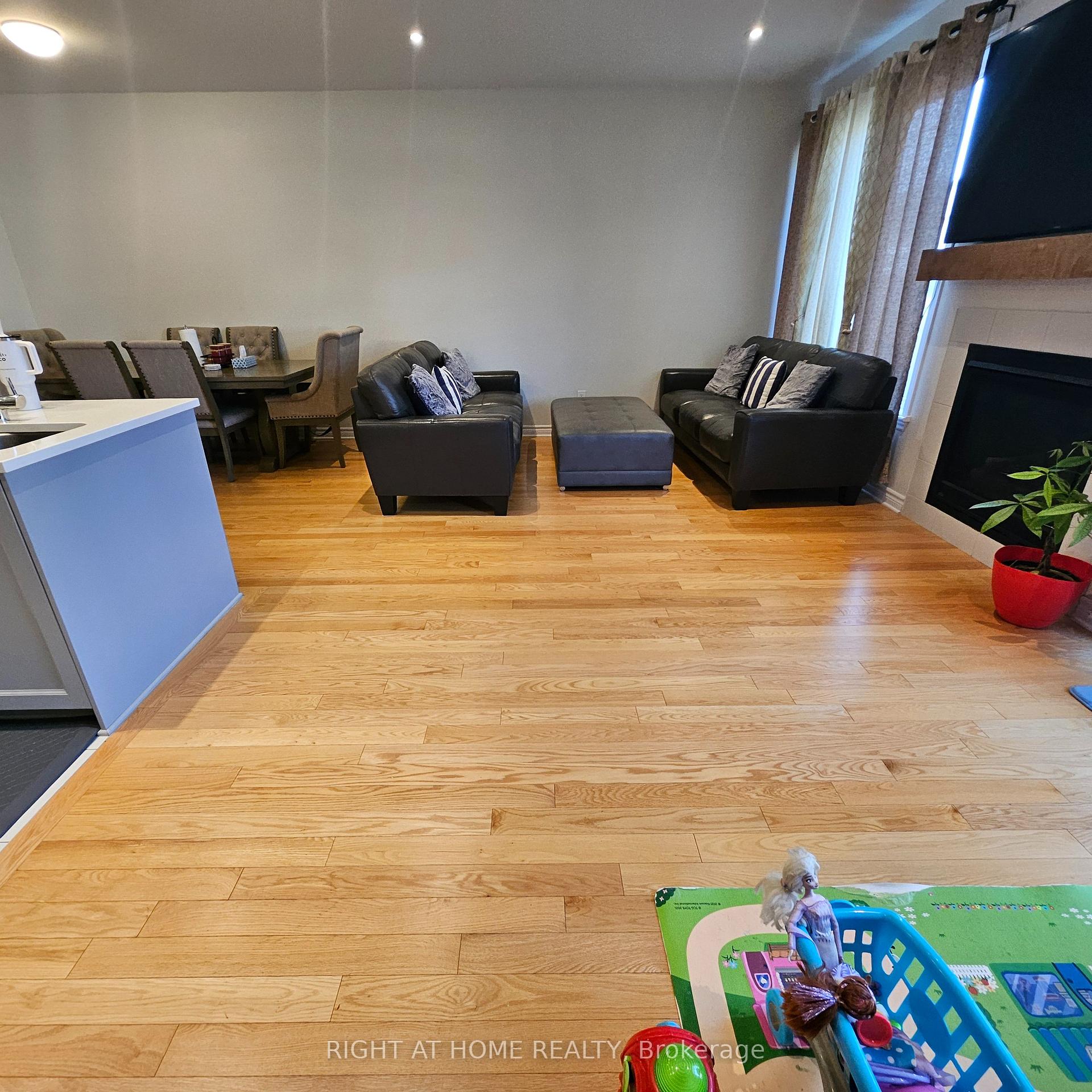 Photo 6 of 564 Triangle Street, Ottawa, Kanata - Emerald Meadows/Trailwest — HOMEH