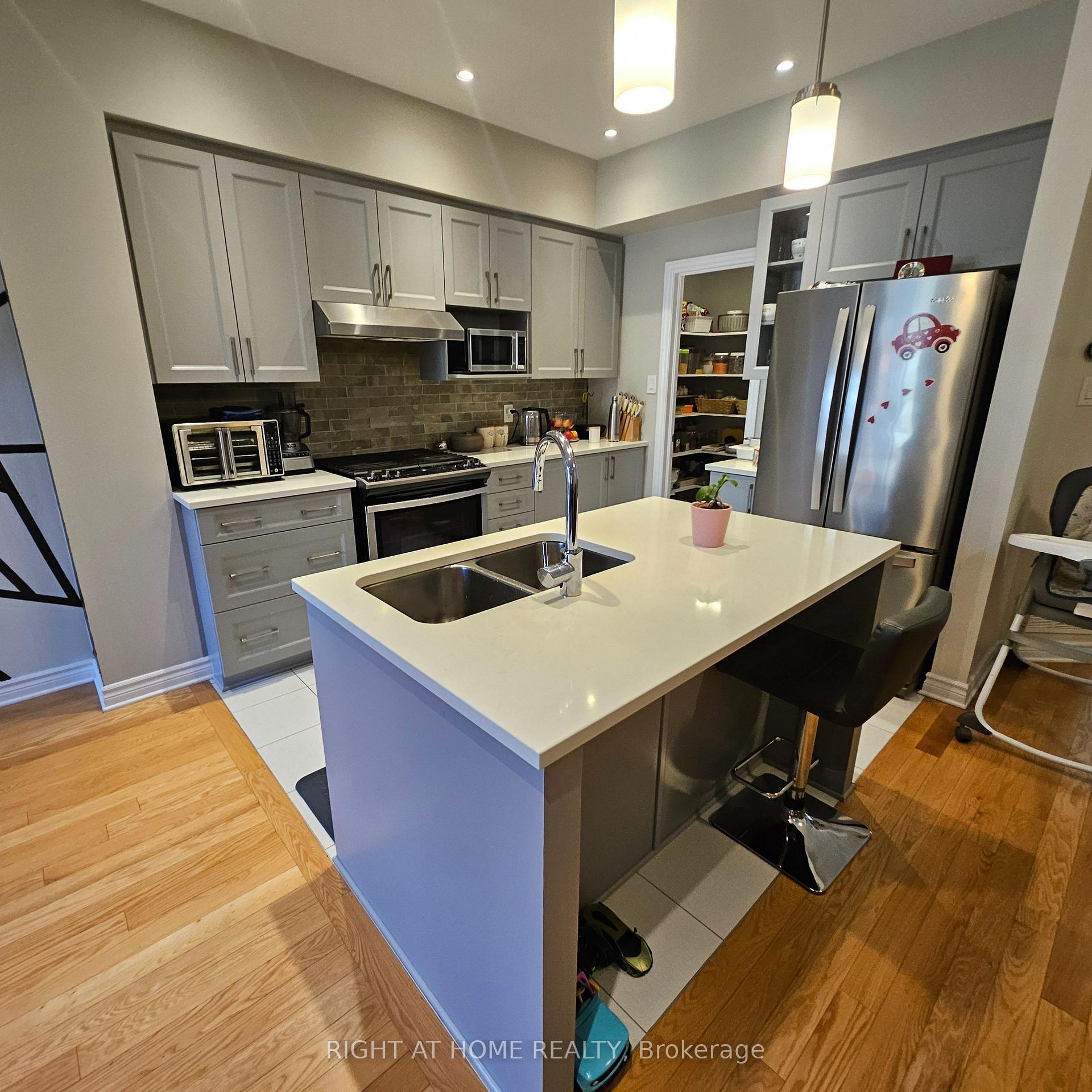 Photo 13 of 564 Triangle Street, Ottawa, Kanata - Emerald Meadows/Trailwest — HOMEH