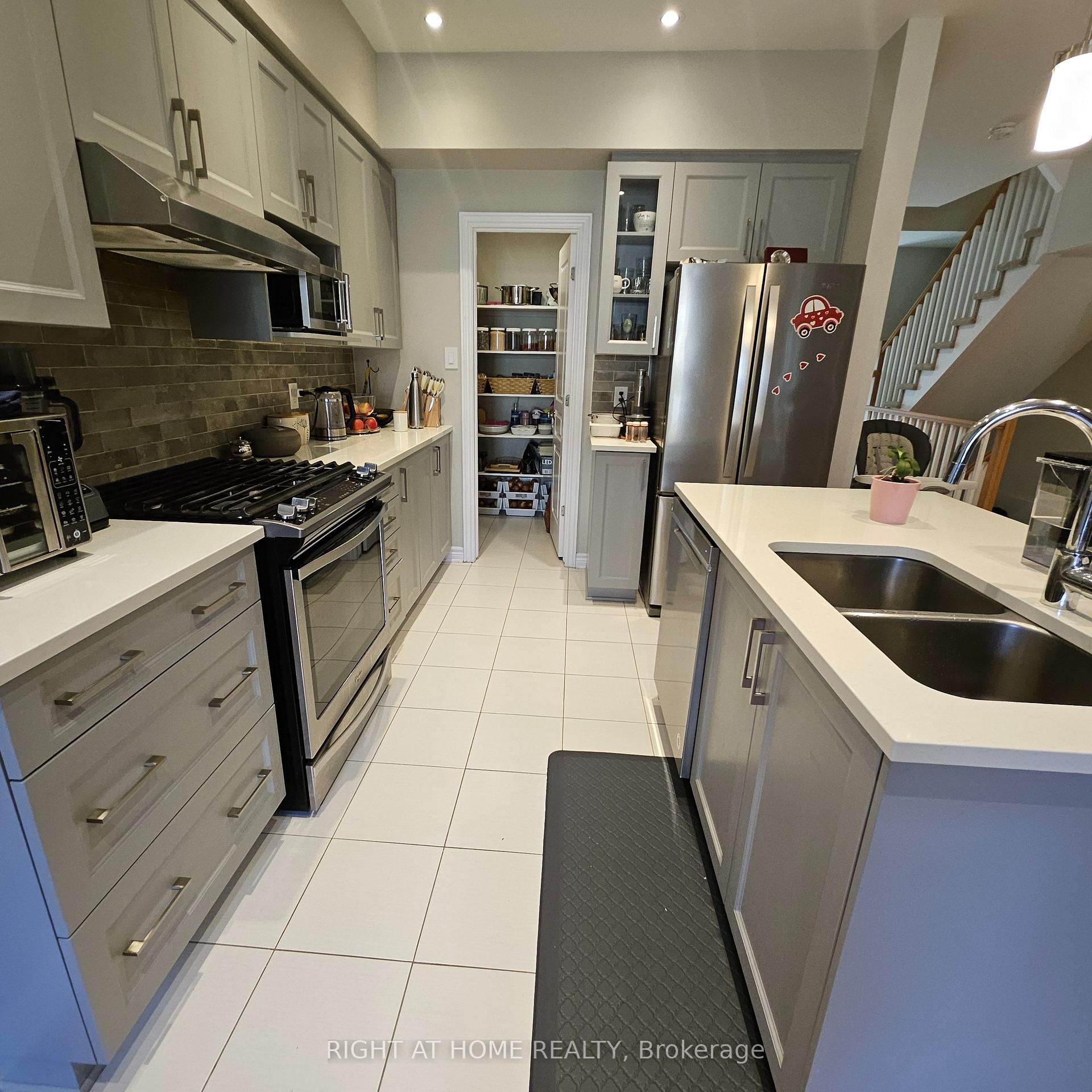 Photo 14 of 564 Triangle Street, Ottawa, Kanata - Emerald Meadows/Trailwest — HOMEH