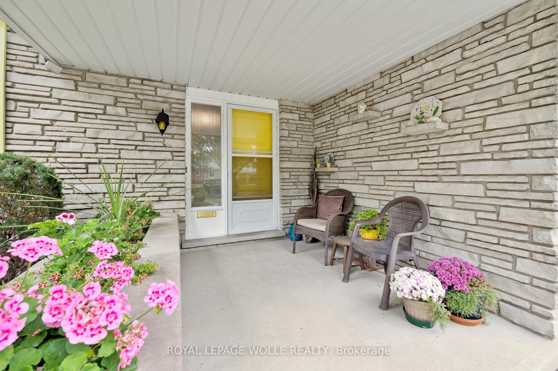Photo 6 of 18 Simpson Avenue, Kitchener — HOMEH