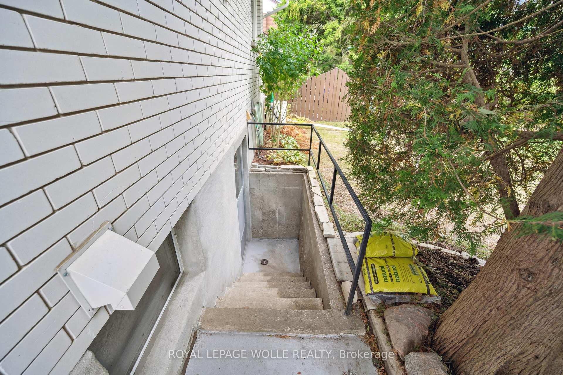 Photo 31 of 18 Simpson Avenue, Kitchener — HOMEH