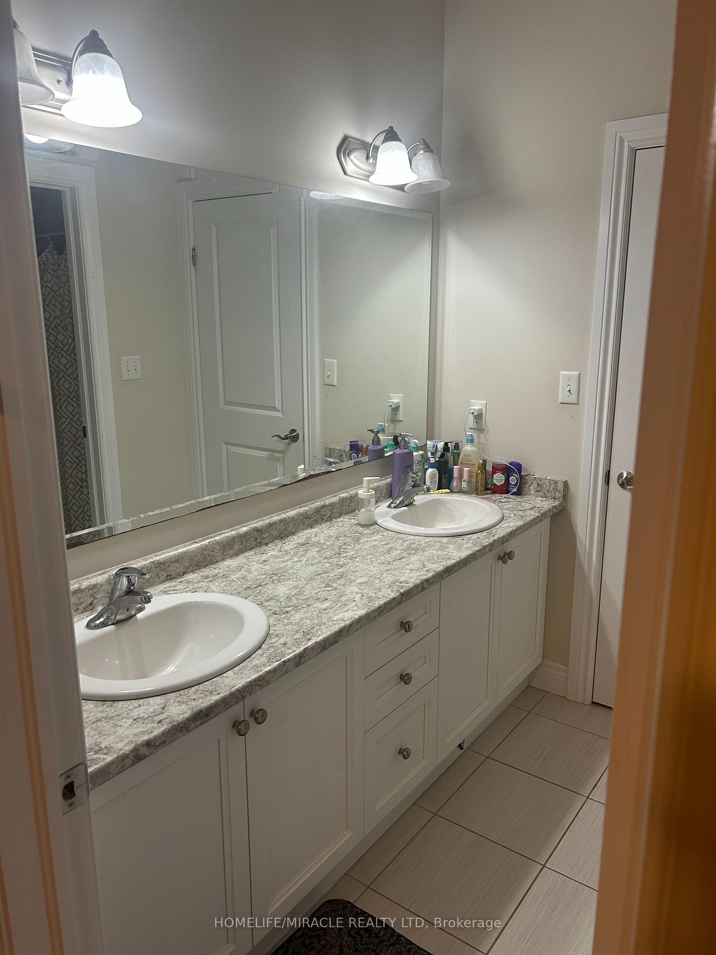 Photo 7 of 31 Frontier Drive, Kitchener — HOMEH