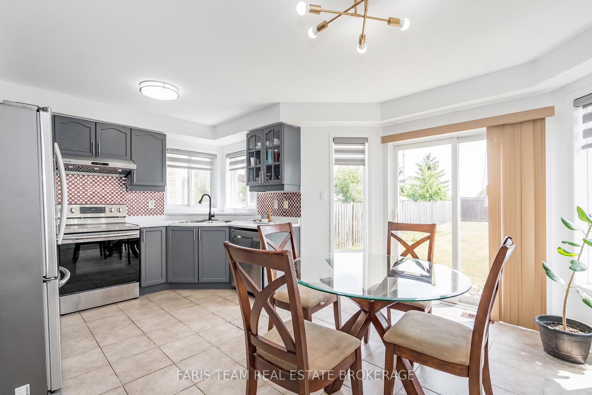Photo 4 of 1333 Fox Hill Street, Innisfil, Alcona — HOMEH