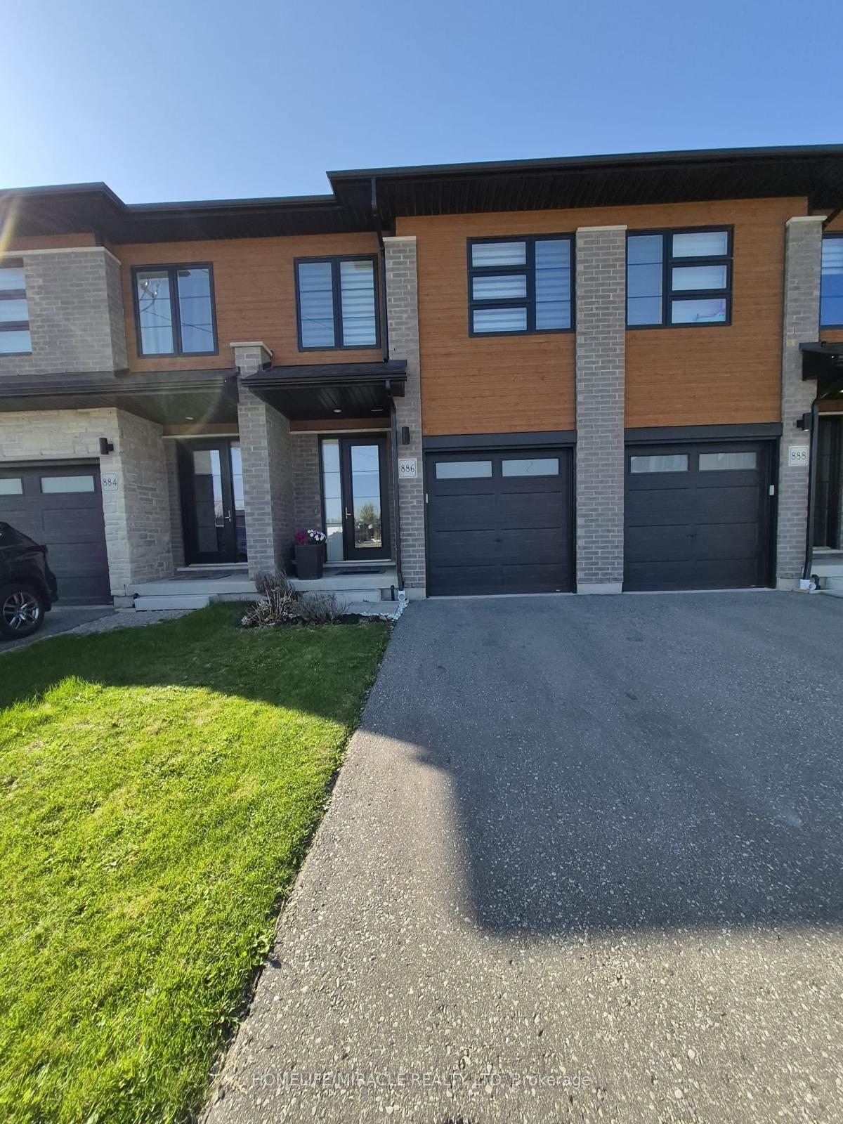 Front of 886 Robert Ferrie Drive