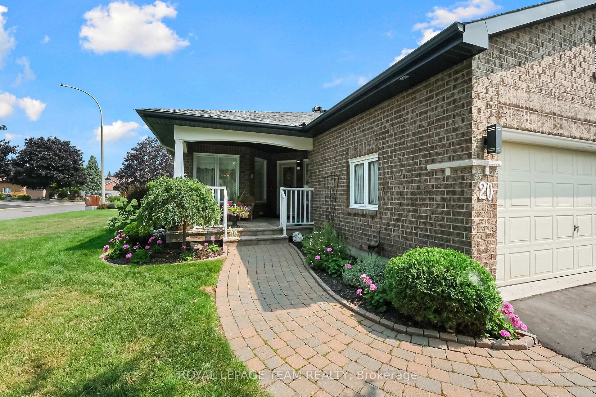 Photo 2 of 20 Peregrine Crescent, Ottawa, Kanata - Bridlewood — HOMEH