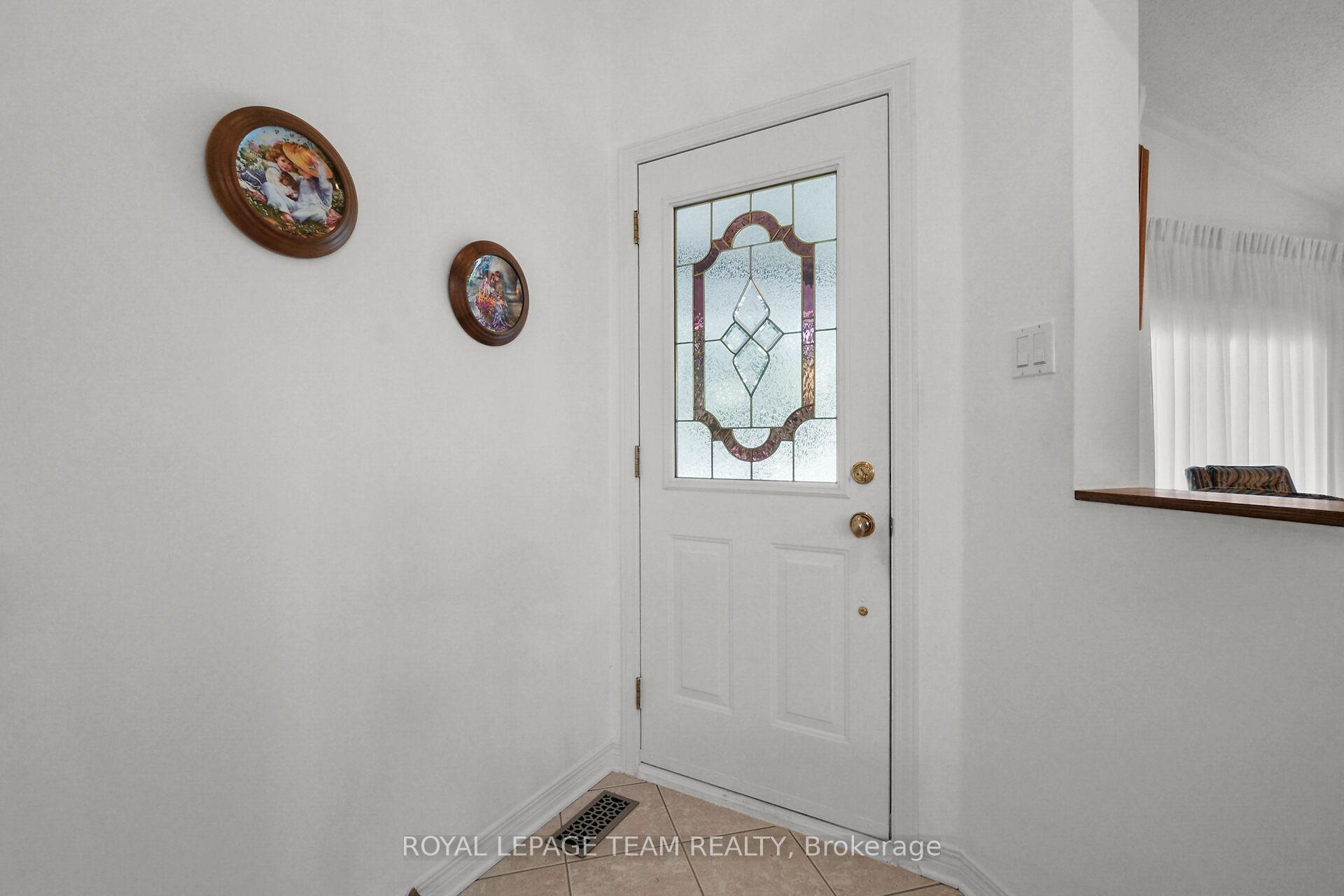 Photo 6 of 20 Peregrine Crescent, Ottawa, Kanata - Bridlewood — HOMEH