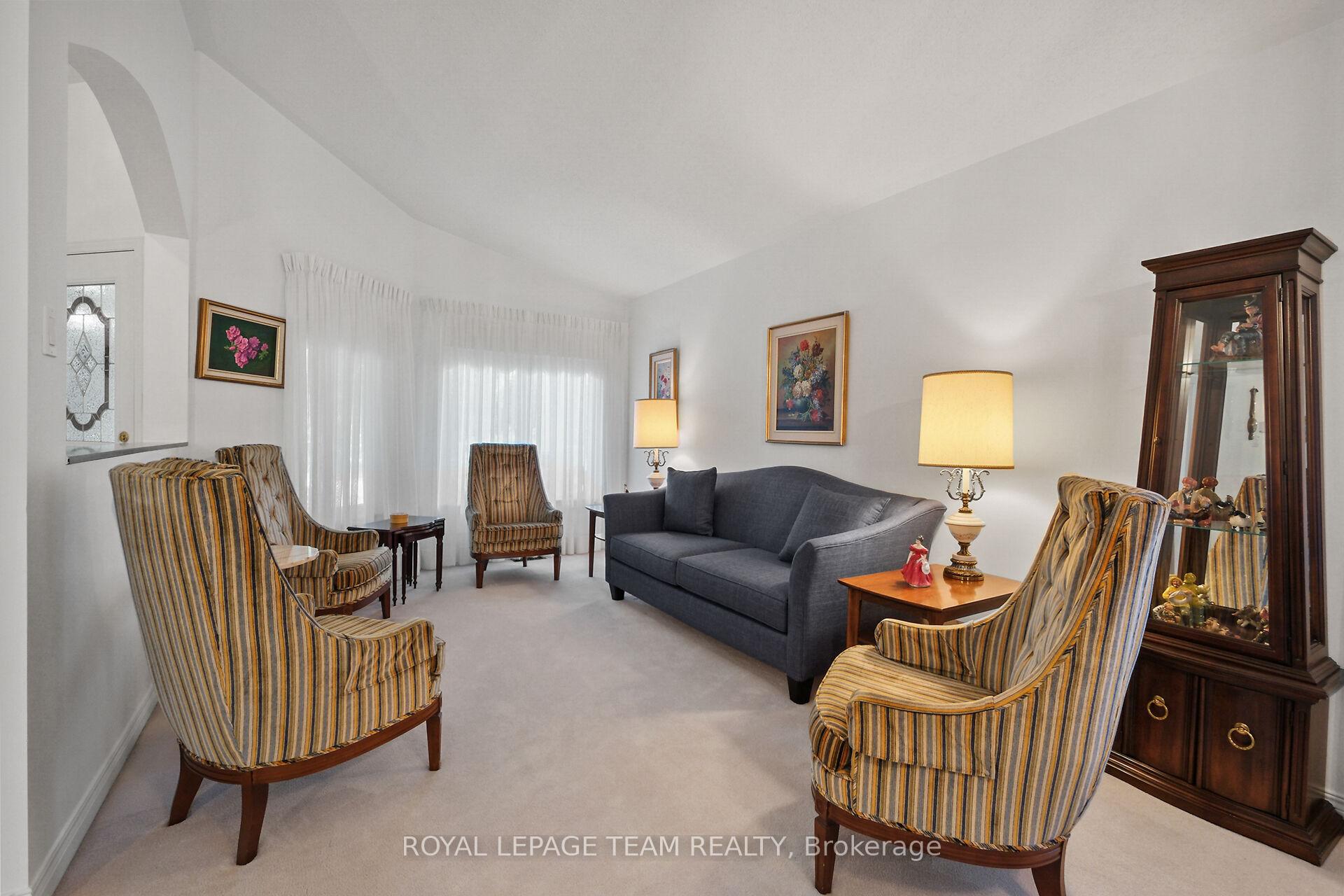 Photo 8 of 20 Peregrine Crescent, Ottawa, Kanata - Bridlewood — HOMEH