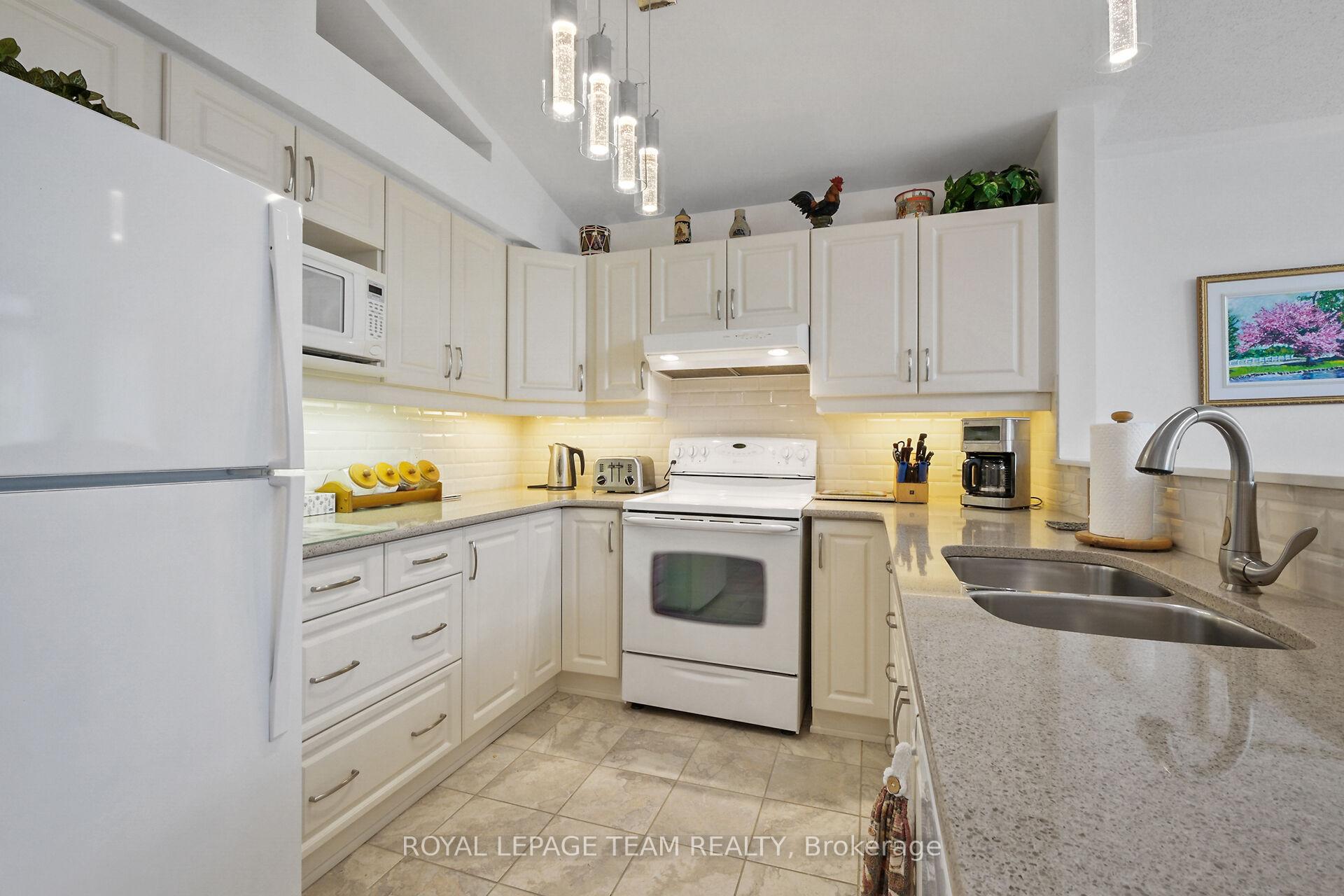 Photo 18 of 20 Peregrine Crescent, Ottawa, Kanata - Bridlewood — HOMEH