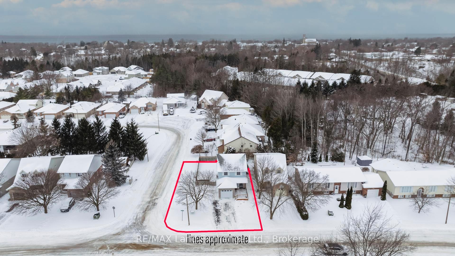 Photo 3 of 812 MacKendrick Drive, Kincardine — HOMEH