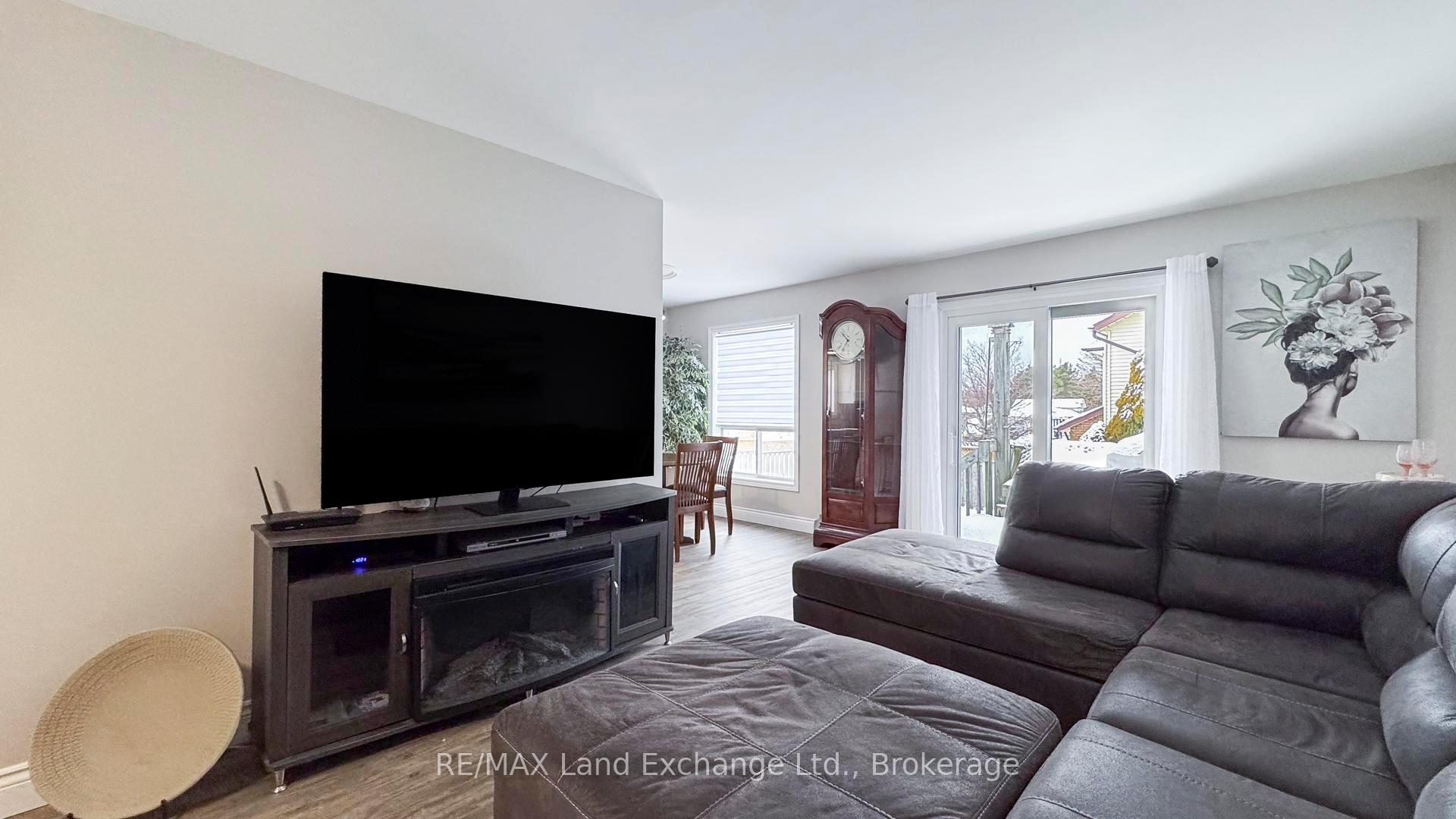 Photo 9 of 812 MacKendrick Drive, Kincardine — HOMEH
