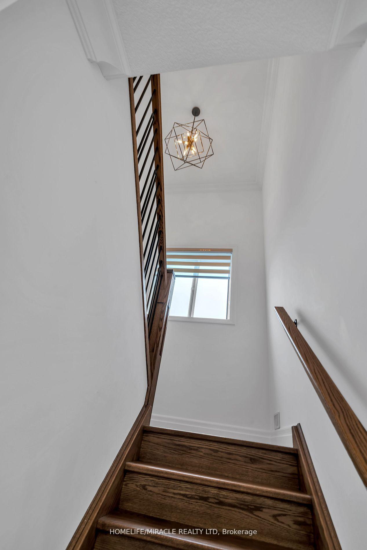 Photo 17 of 115 Jefferson Street W, Lucan Biddulph, Lucan — HOMEH