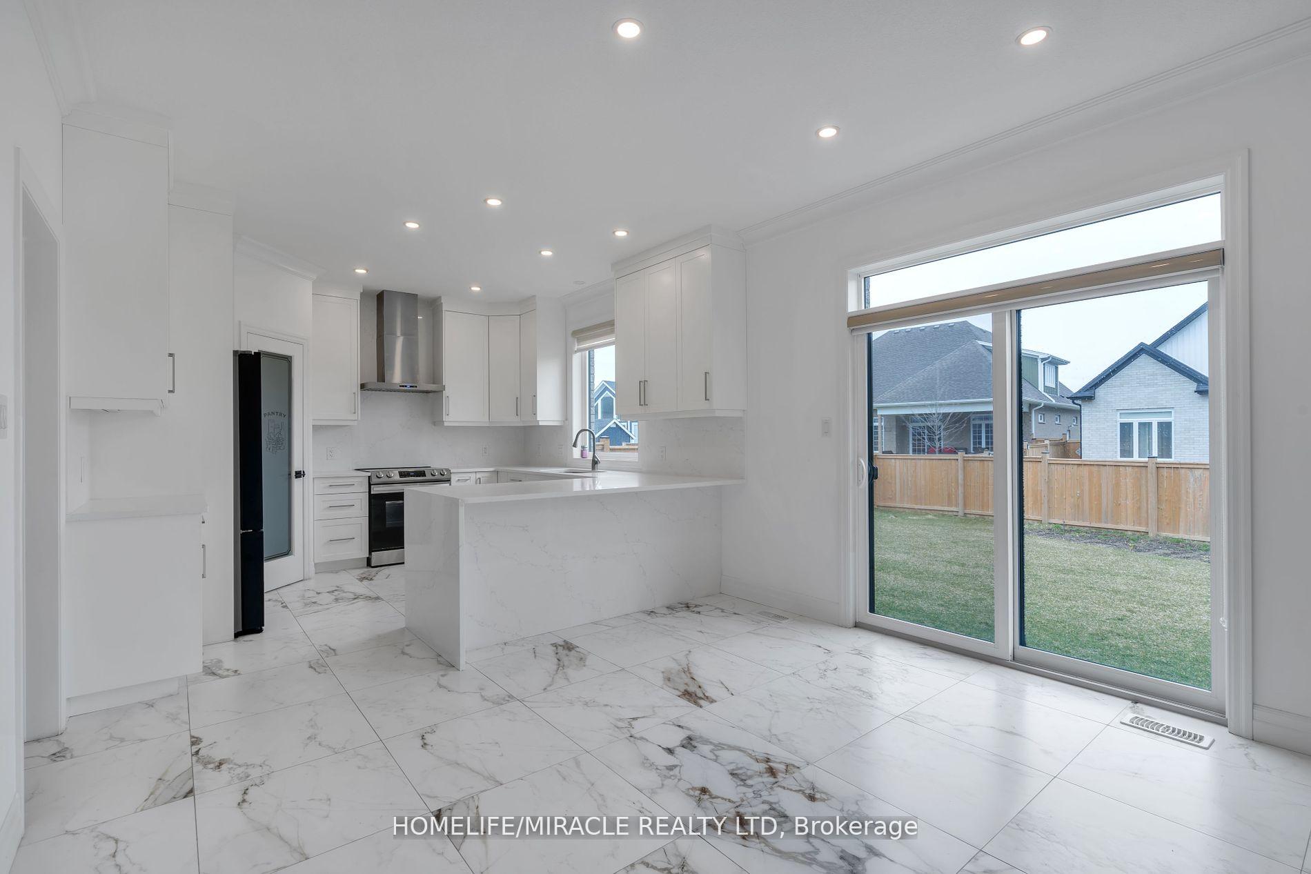 Photo 20 of 115 Jefferson Street W, Lucan Biddulph, Lucan — HOMEH