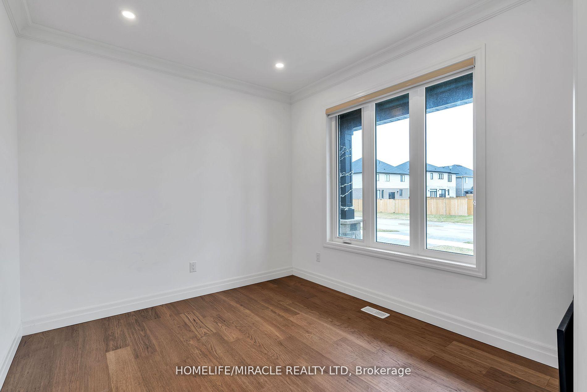 Photo 24 of 115 Jefferson Street W, Lucan Biddulph, Lucan — HOMEH