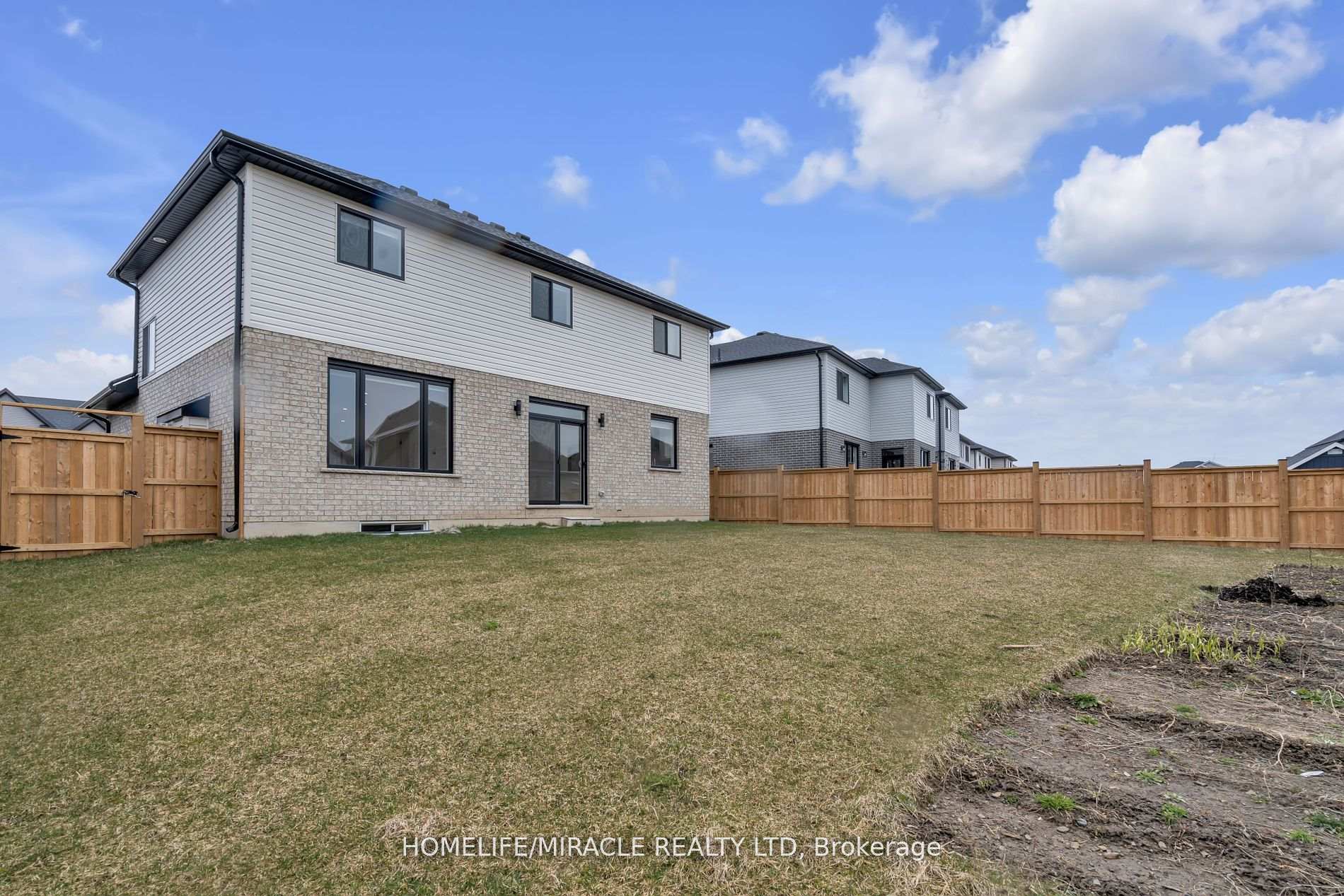 Photo 31 of 115 Jefferson Street W, Lucan Biddulph, Lucan — HOMEH
