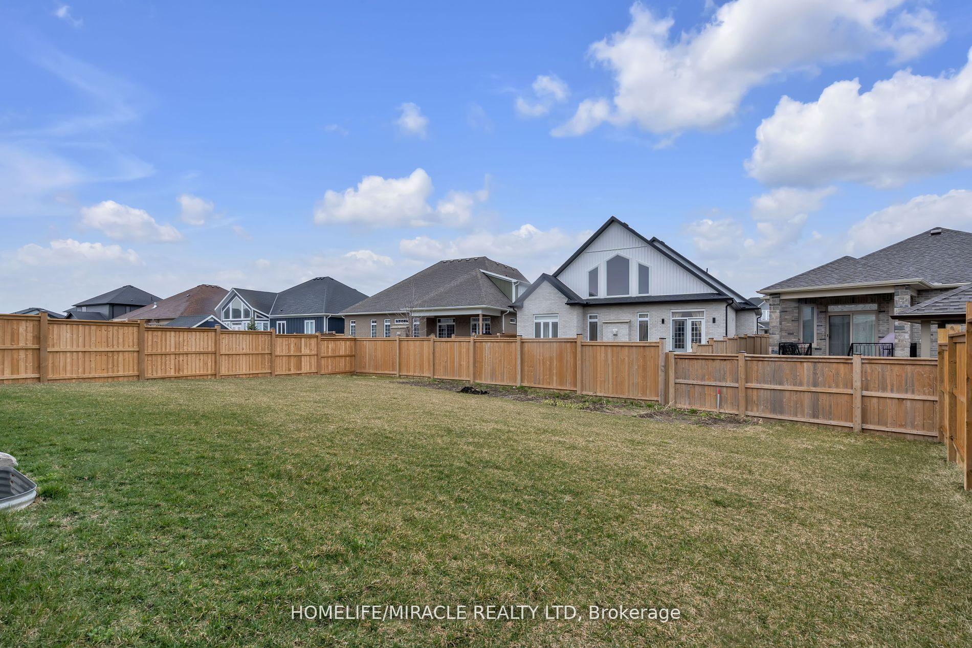 Photo 32 of 115 Jefferson Street W, Lucan Biddulph, Lucan — HOMEH