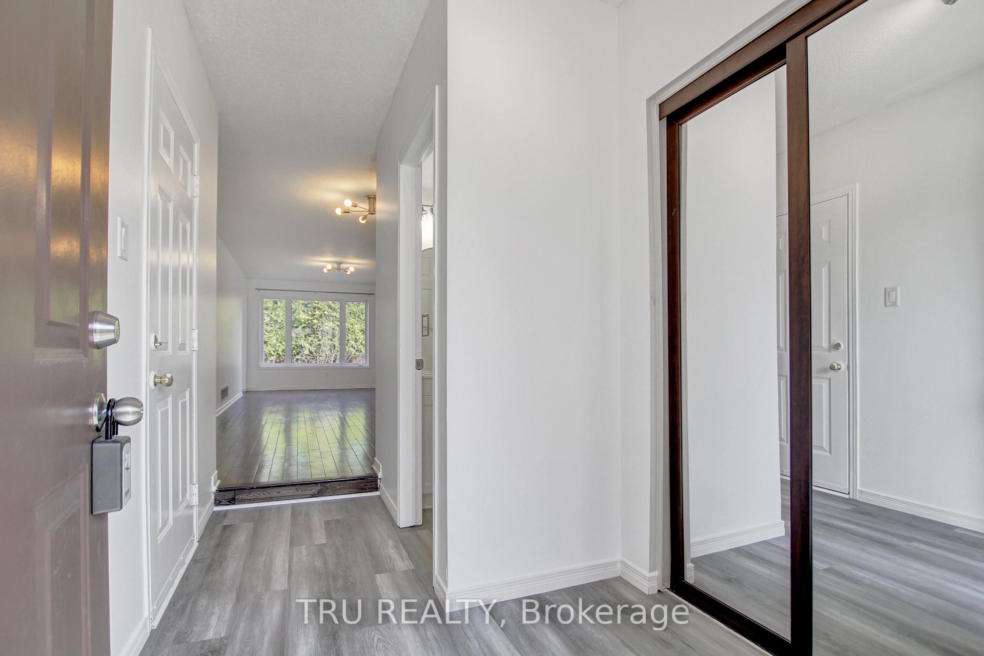 Photo 3 of 133 Kinross Private, Ottawa, Kanata - Morgan's Grant/South March — HOMEH