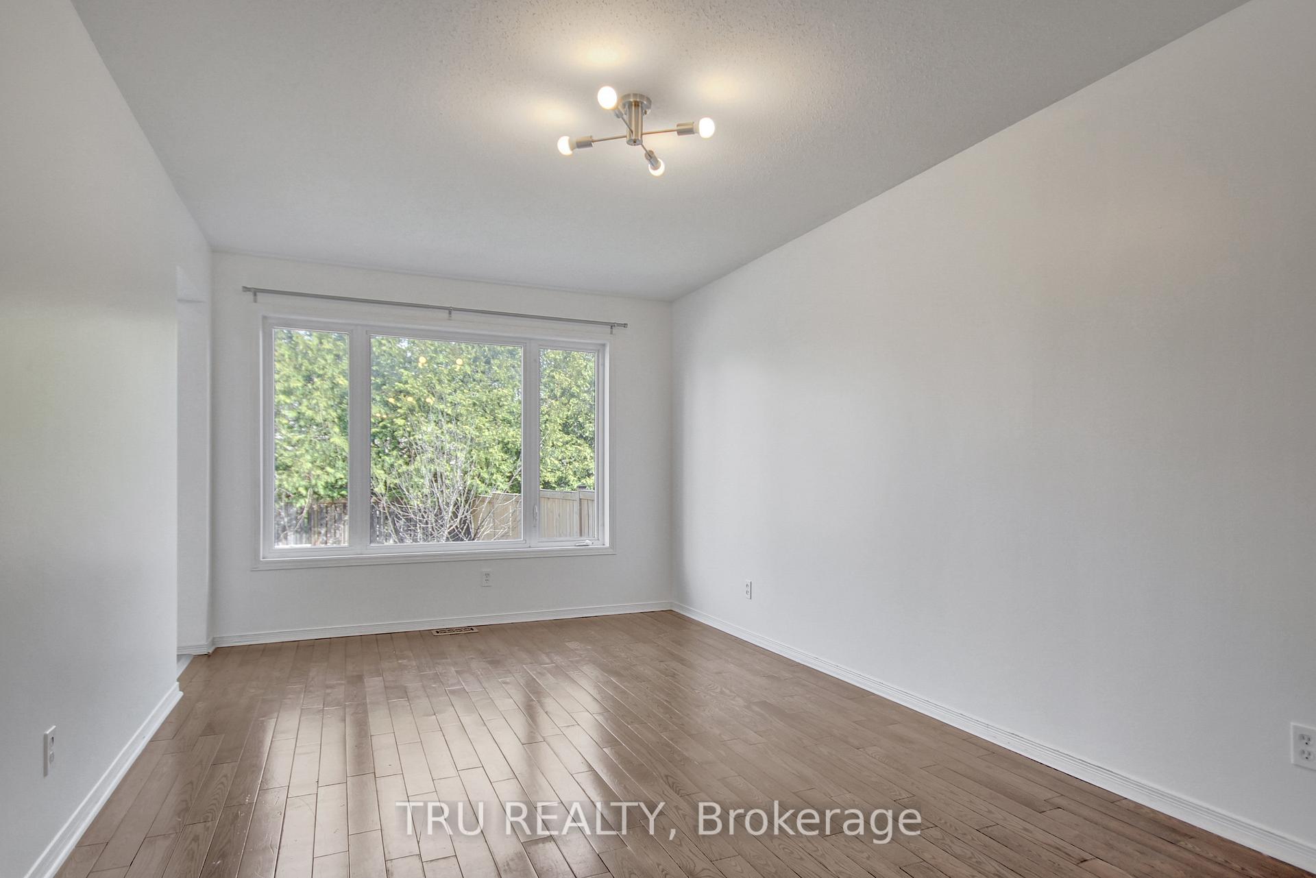 Photo 8 of 133 Kinross Private, Ottawa, Kanata - Morgan's Grant/South March — HOMEH