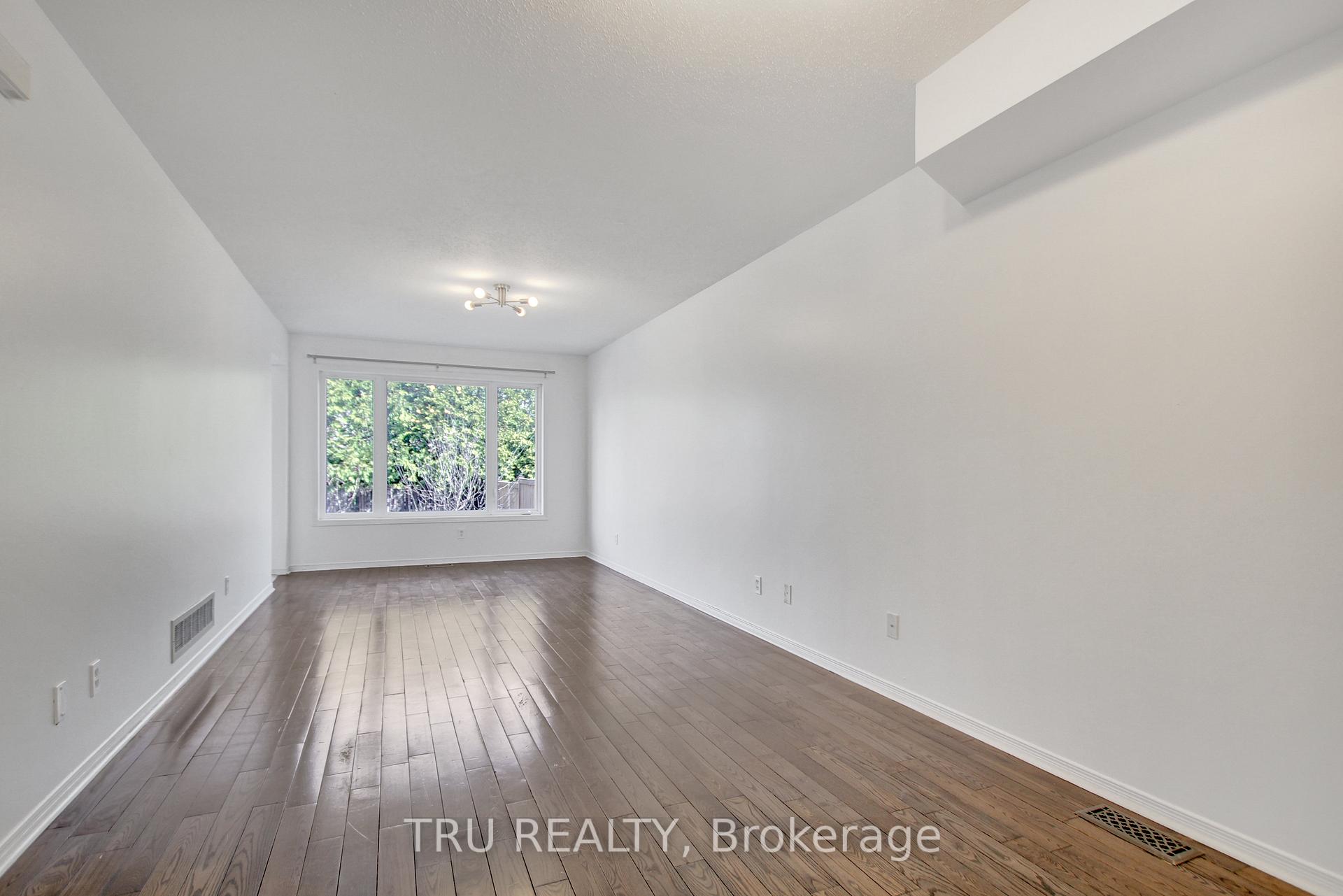 Photo 9 of 133 Kinross Private, Ottawa, Kanata - Morgan's Grant/South March — HOMEH