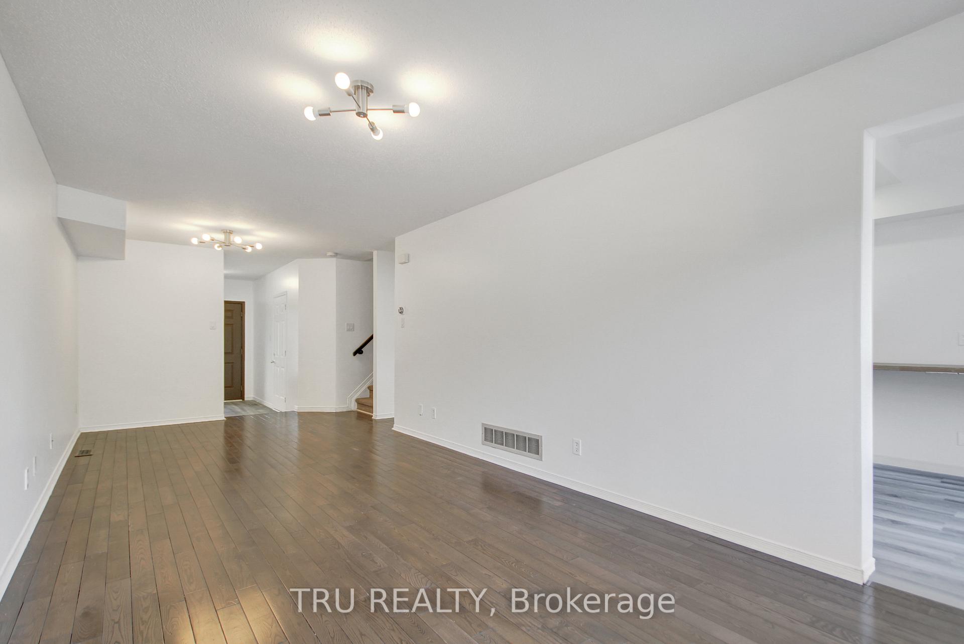 Photo 10 of 133 Kinross Private, Ottawa, Kanata - Morgan's Grant/South March — HOMEH