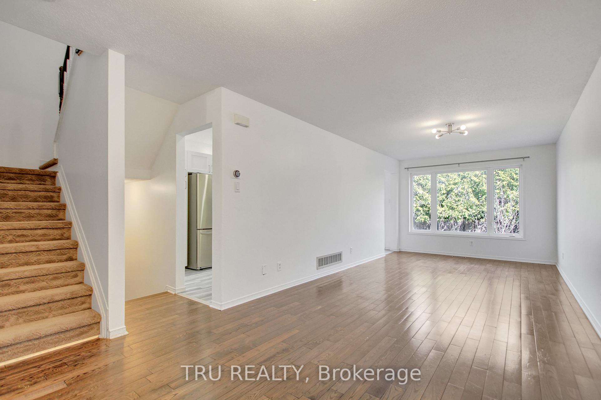 Photo 11 of 133 Kinross Private, Ottawa, Kanata - Morgan's Grant/South March — HOMEH