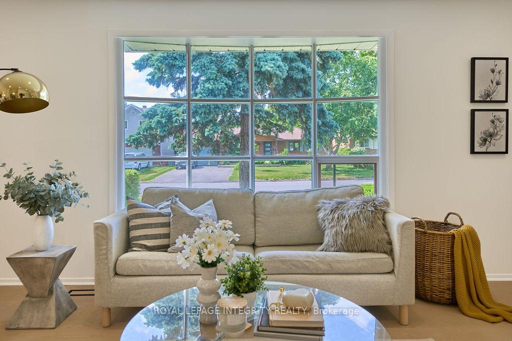 Photo 5 of 77 Seabrooke Drive, Ottawa, Kanata - Glencairn/Hazeldean — HOMEH