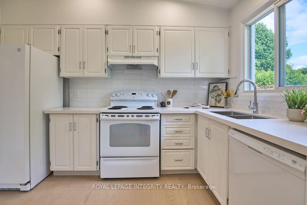 Photo 22 of 77 Seabrooke Drive, Ottawa, Kanata - Glencairn/Hazeldean — HOMEH