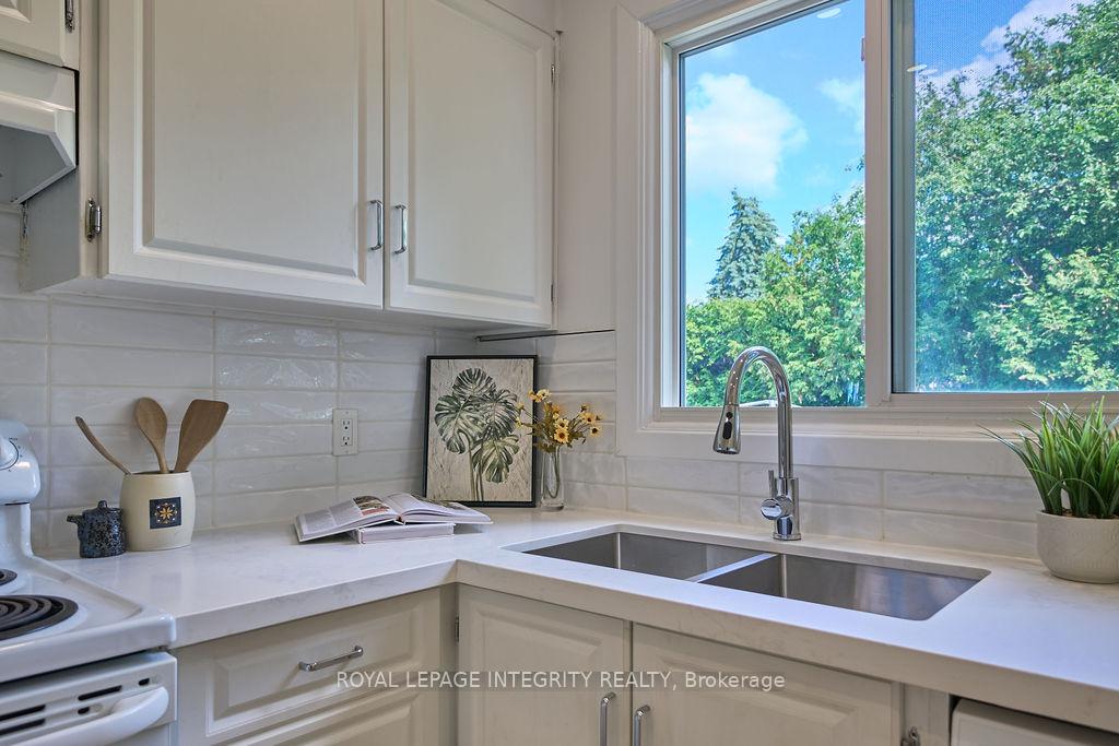 Photo 23 of 77 Seabrooke Drive, Ottawa, Kanata - Glencairn/Hazeldean — HOMEH