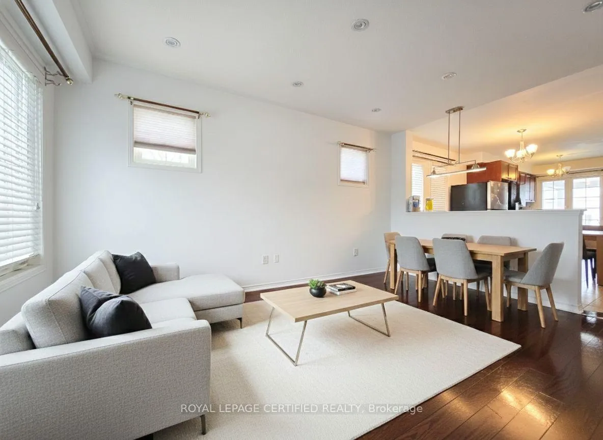 Photo 3 of 32 Old Oak Lane, Markham, Cornell — HOMEH