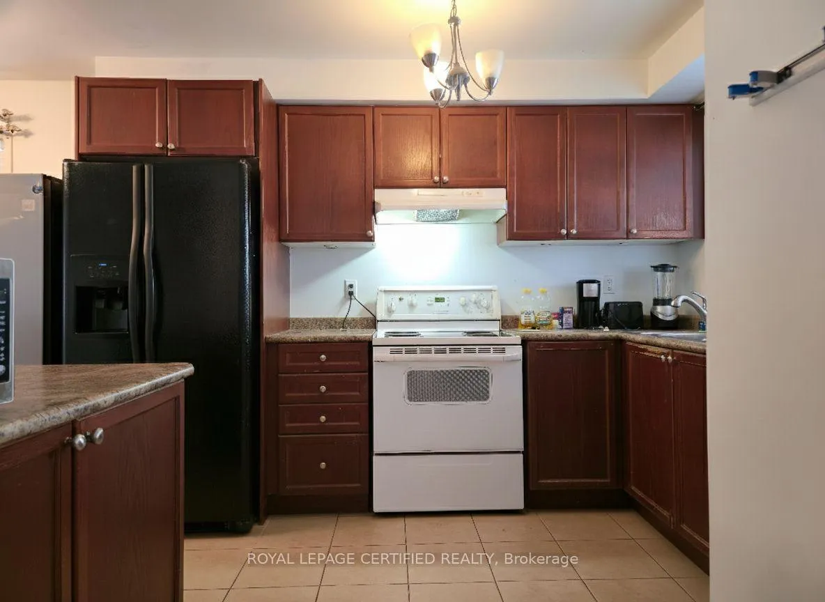 Photo 4 of 32 Old Oak Lane, Markham, Cornell — HOMEH