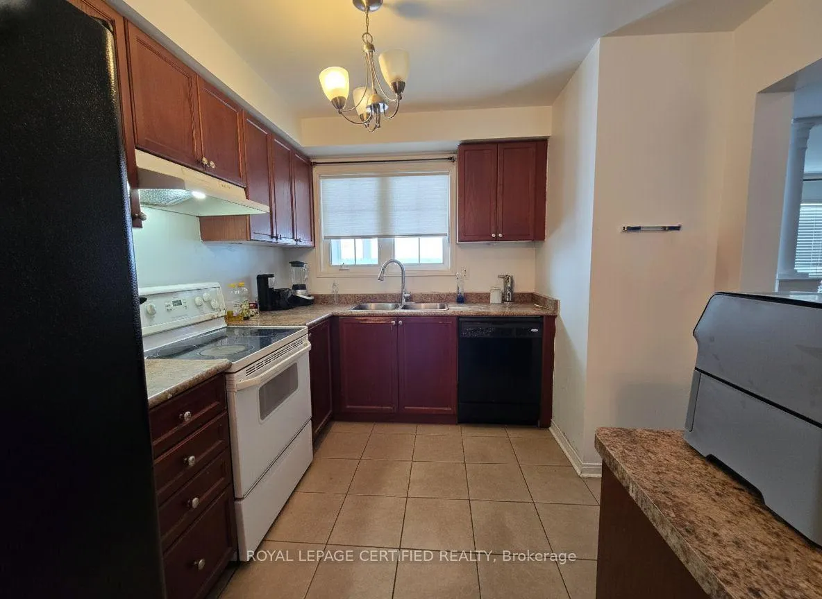 Photo 5 of 32 Old Oak Lane, Markham, Cornell — HOMEH