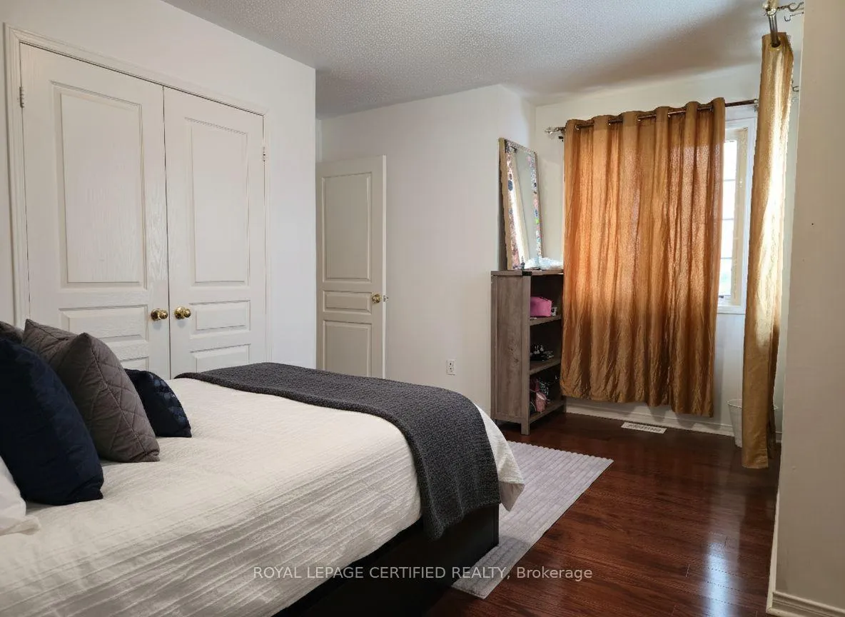 Photo 13 of 32 Old Oak Lane, Markham, Cornell — HOMEH