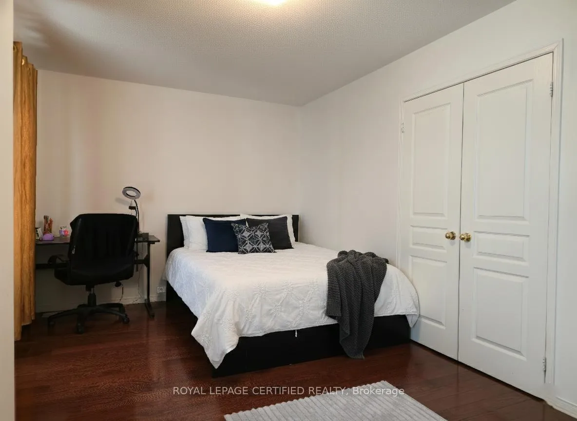 Photo 15 of 32 Old Oak Lane, Markham, Cornell — HOMEH