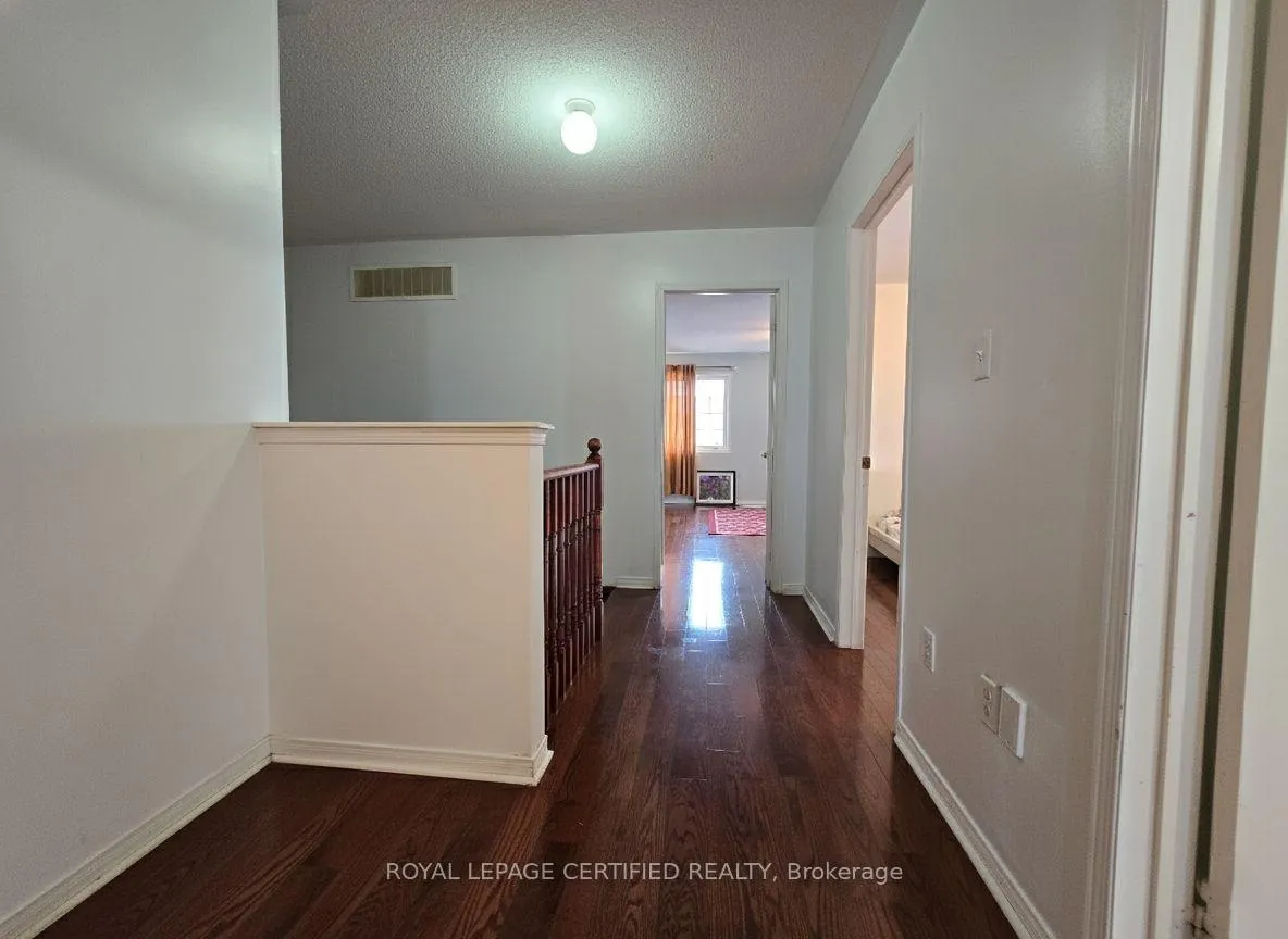 Photo 16 of 32 Old Oak Lane, Markham, Cornell — HOMEH