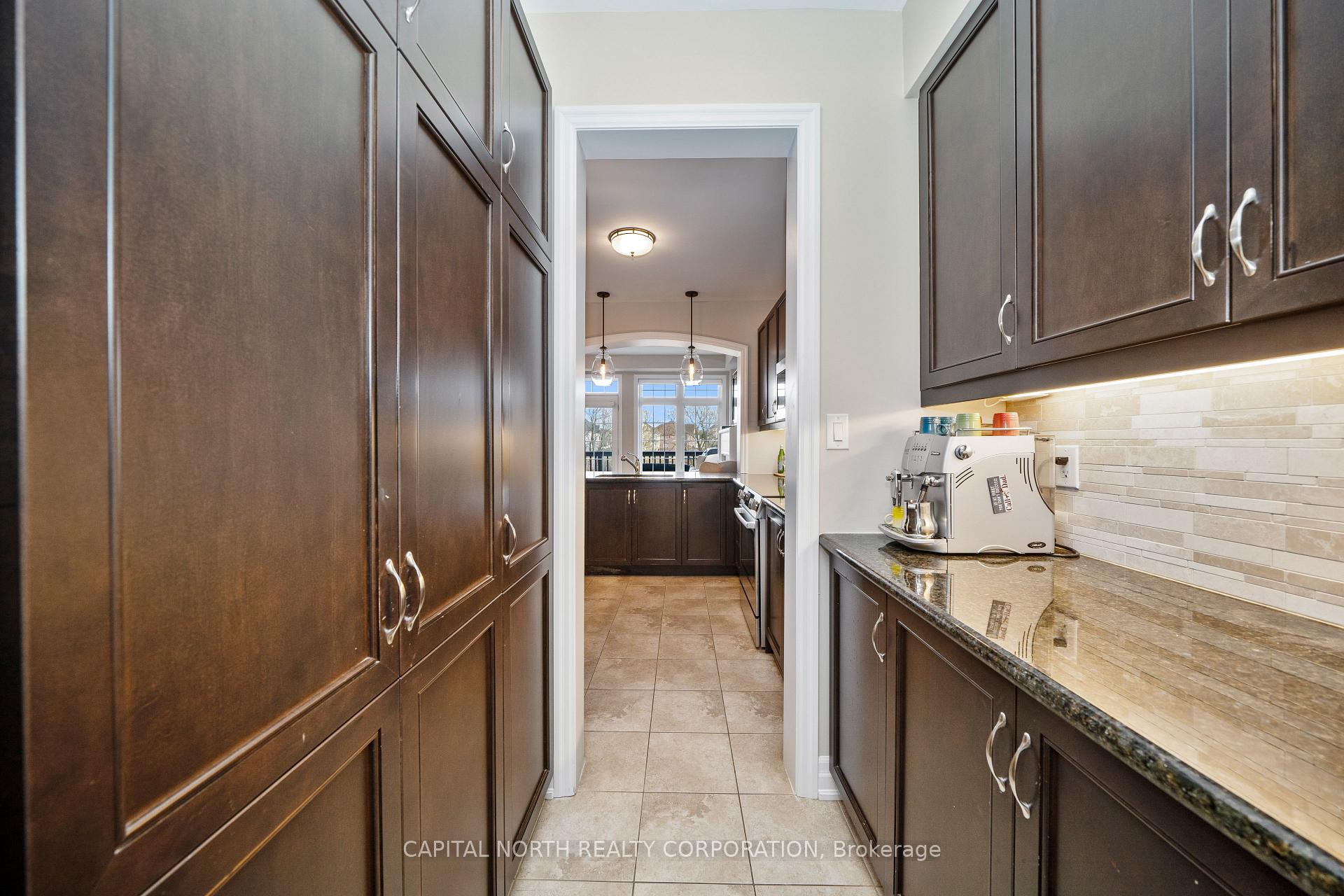 Photo 8 of 12 Alex Campbell Crescent, King, King City — HOMEH