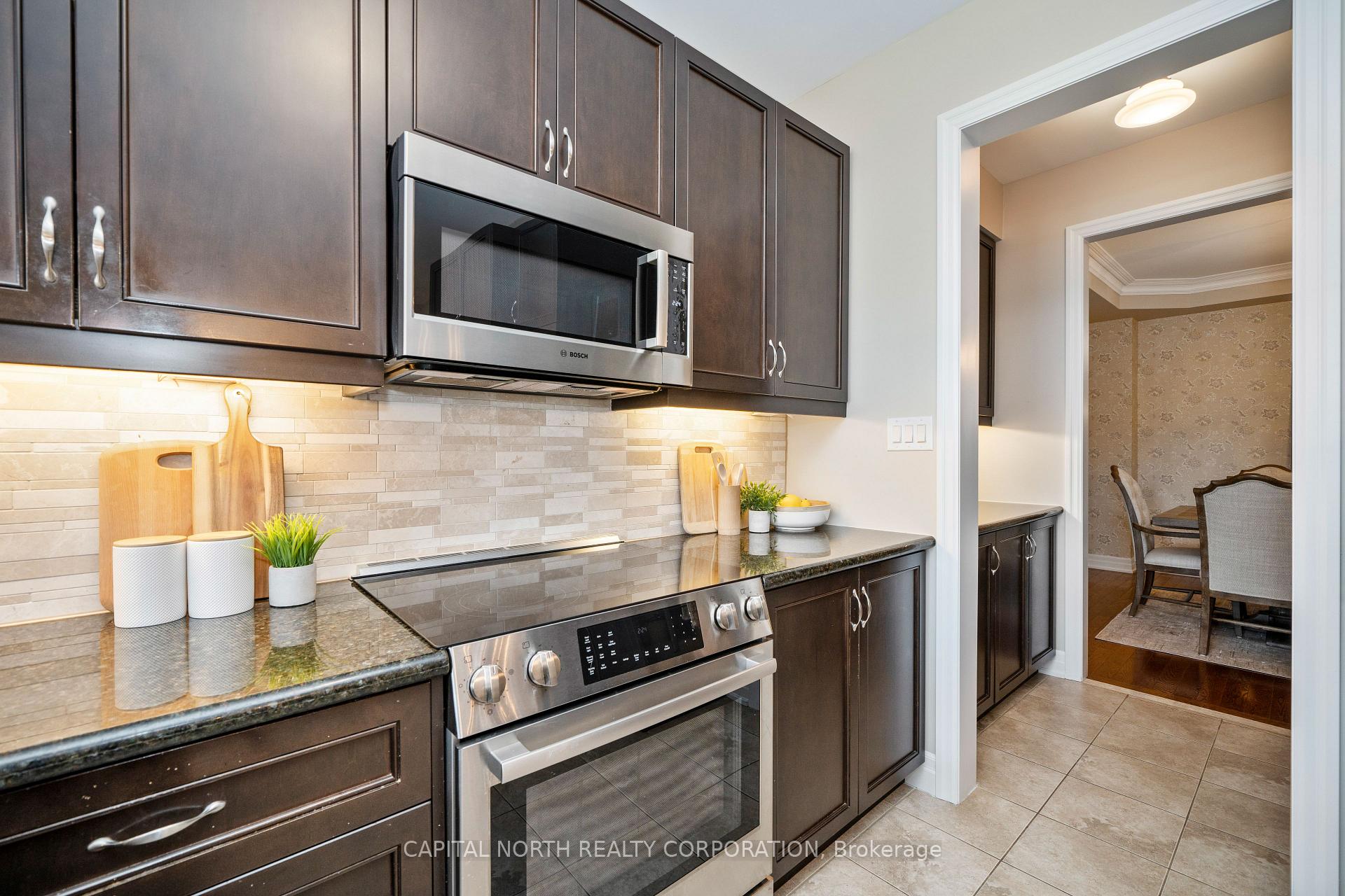 Photo 10 of 12 Alex Campbell Crescent, King, King City — HOMEH