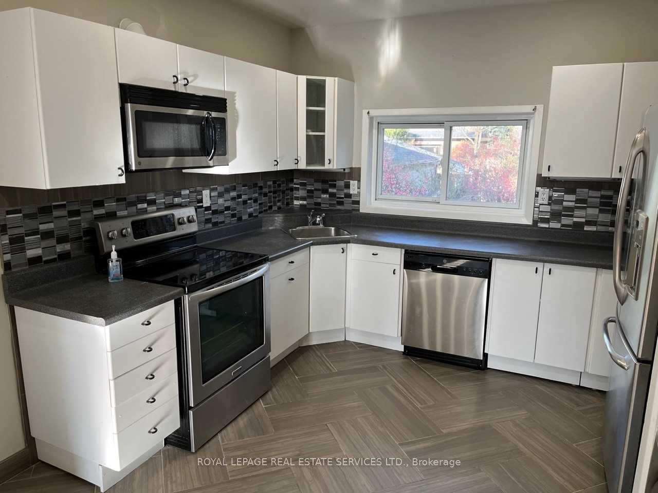 Photo 8 of 17 Leinster Avenue S, Hamilton, Gibson — HOMEH