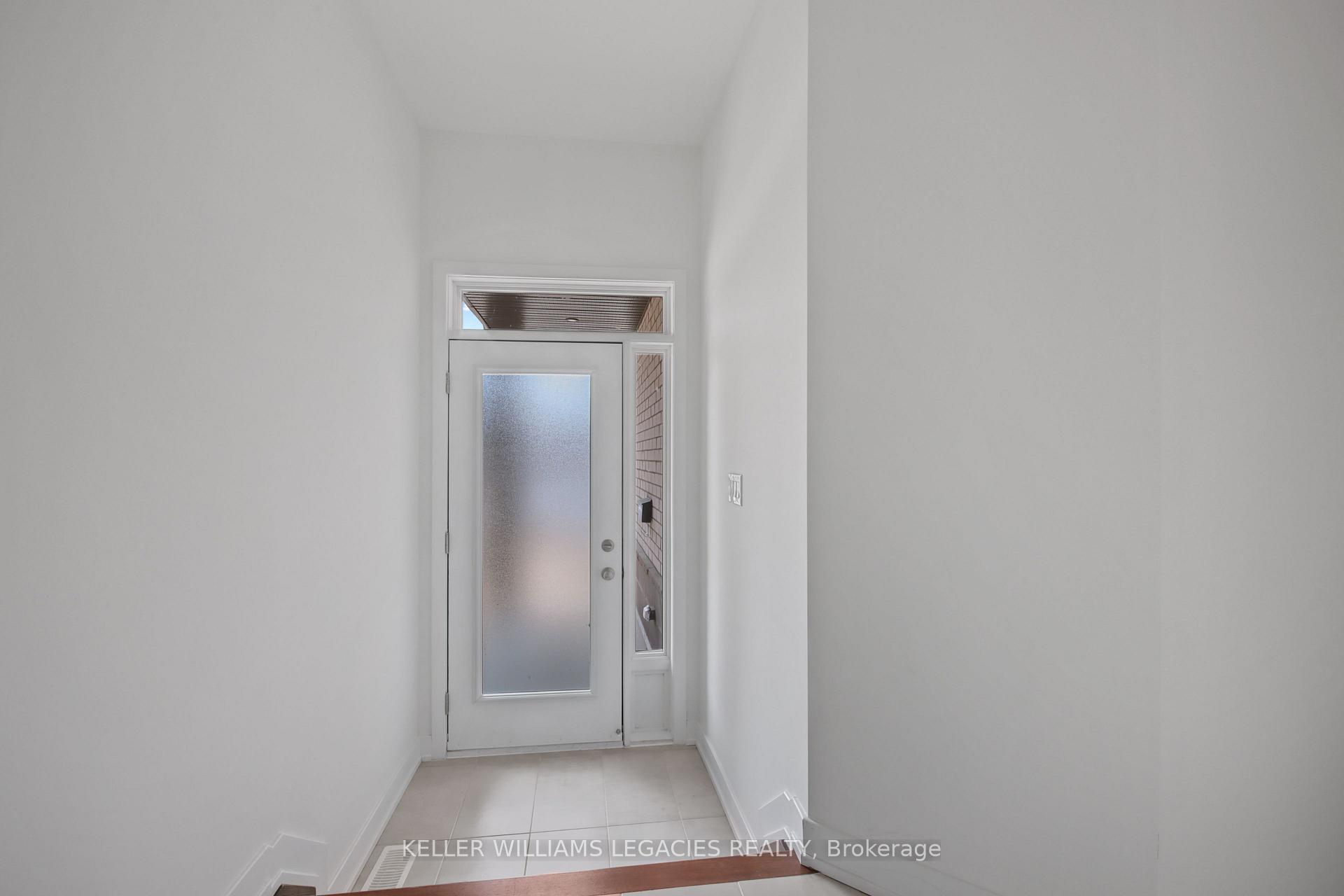 Photo 4 of 11 Mendoza Way, Ottawa, Kanata - Emerald Meadows/Trailwest — HOMEH