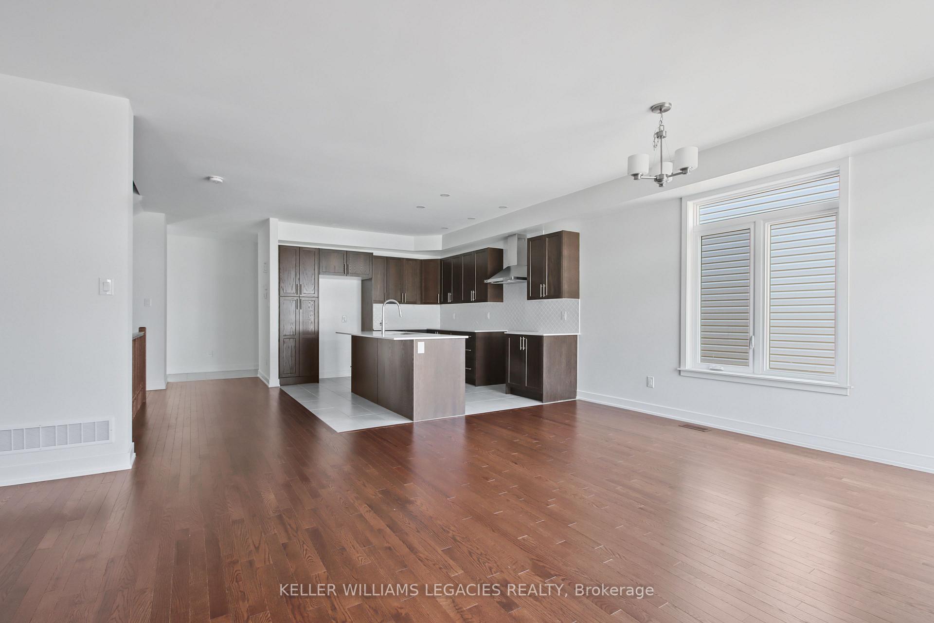 Photo 6 of 11 Mendoza Way, Ottawa, Kanata - Emerald Meadows/Trailwest — HOMEH