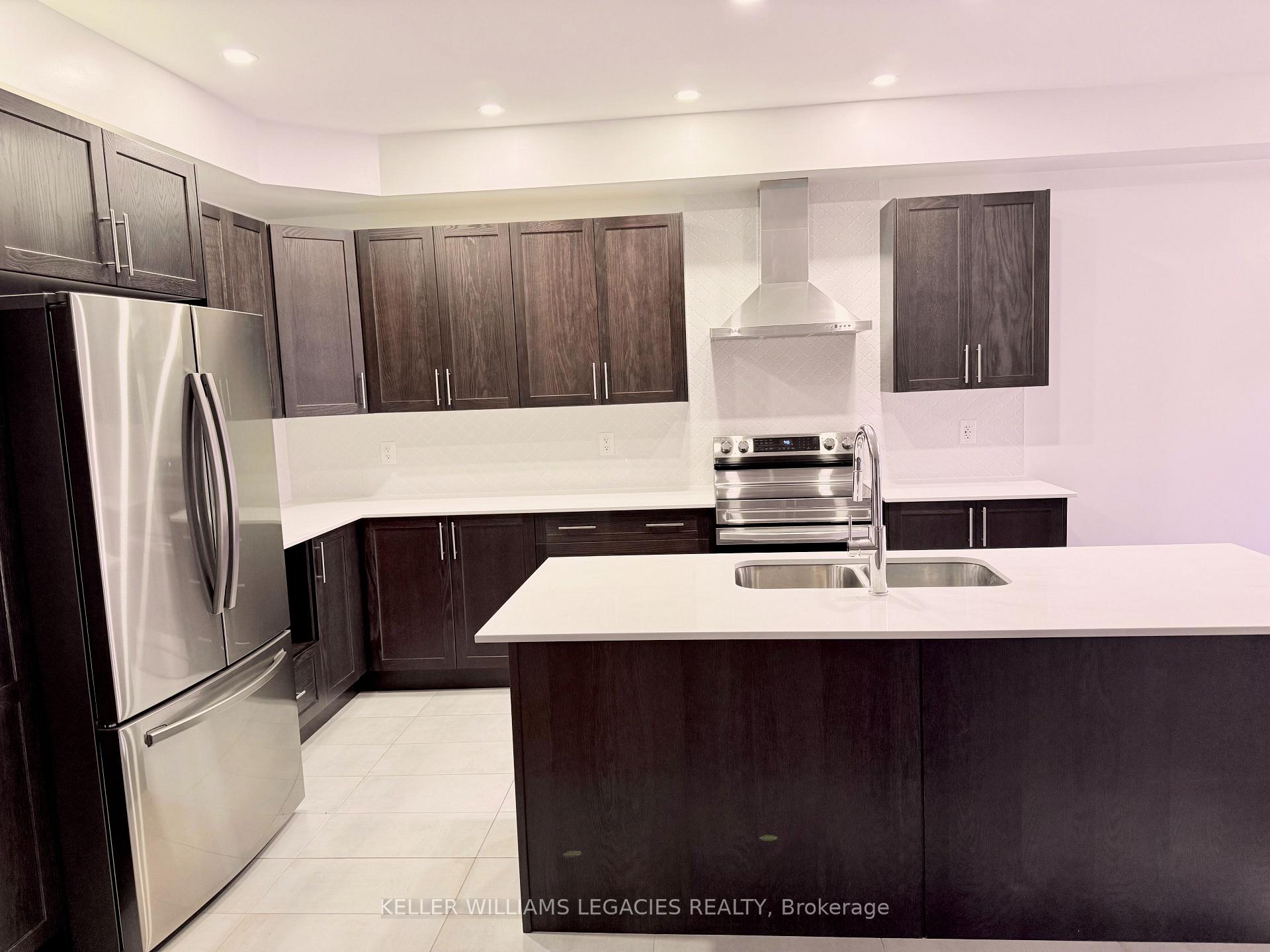 Photo 8 of 11 Mendoza Way, Ottawa, Kanata - Emerald Meadows/Trailwest — HOMEH