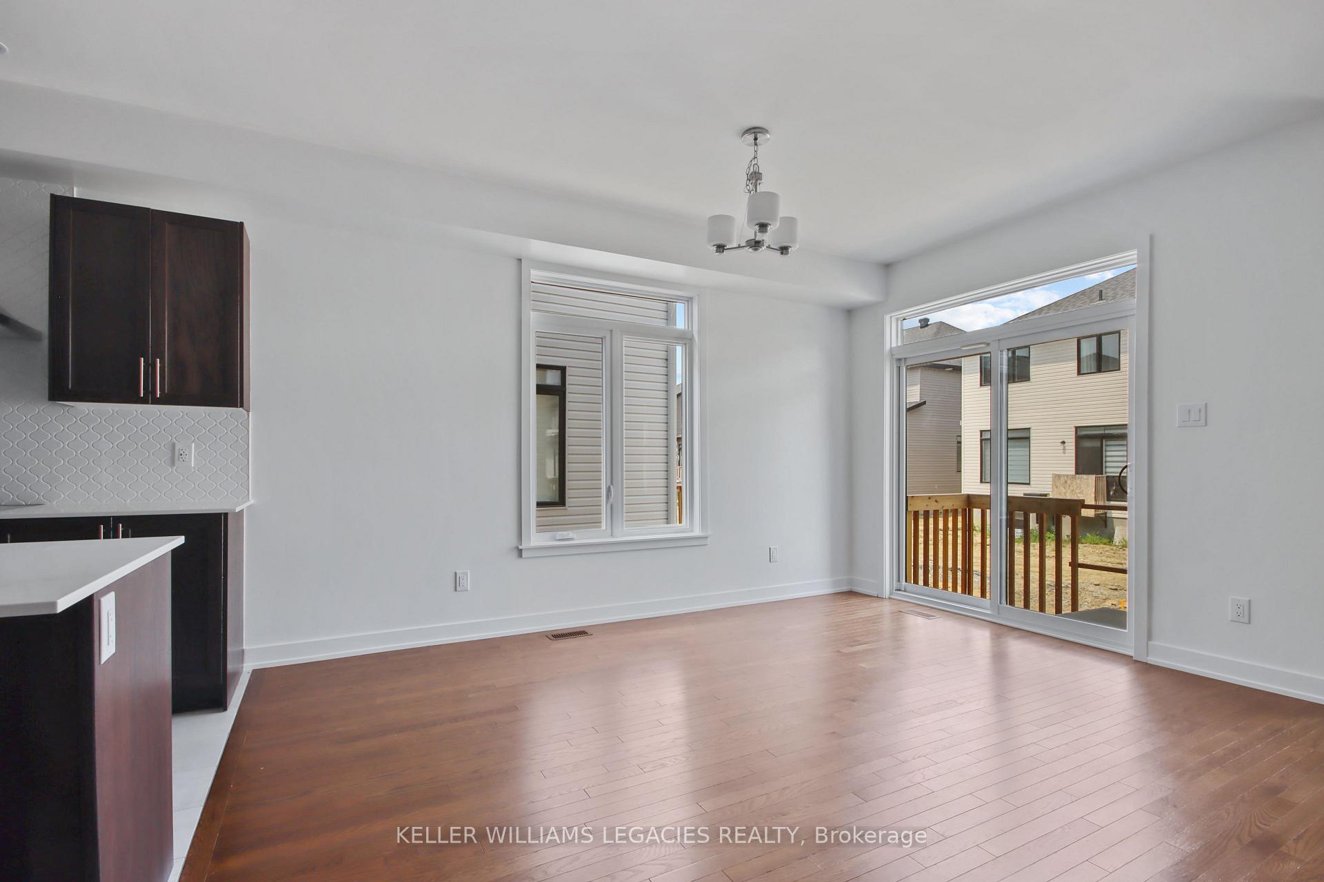 Photo 11 of 11 Mendoza Way, Ottawa, Kanata - Emerald Meadows/Trailwest — HOMEH